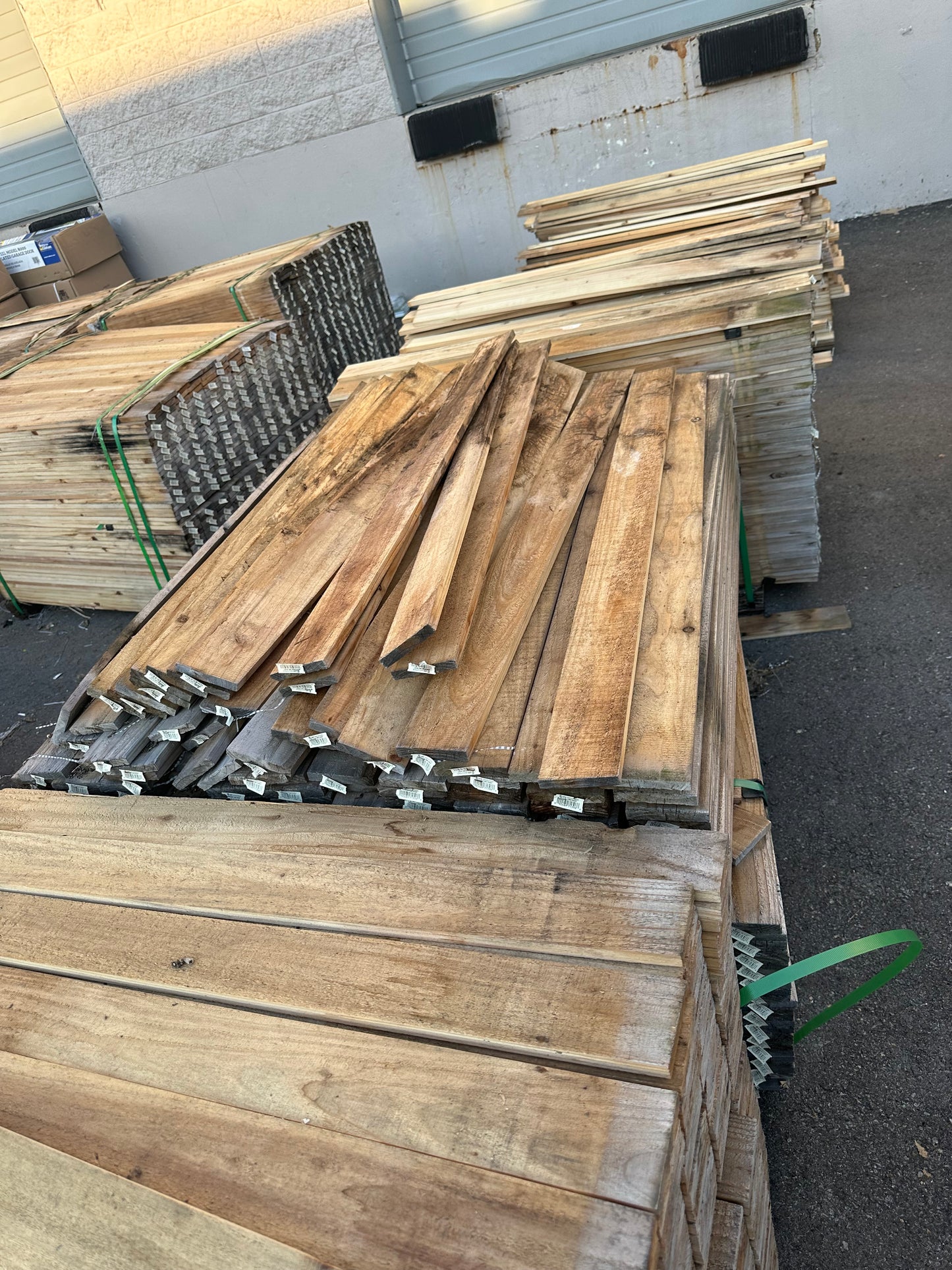 Cedar Fence Pickets 1" x 4" x 4' (Pallet approx 560 pickets)