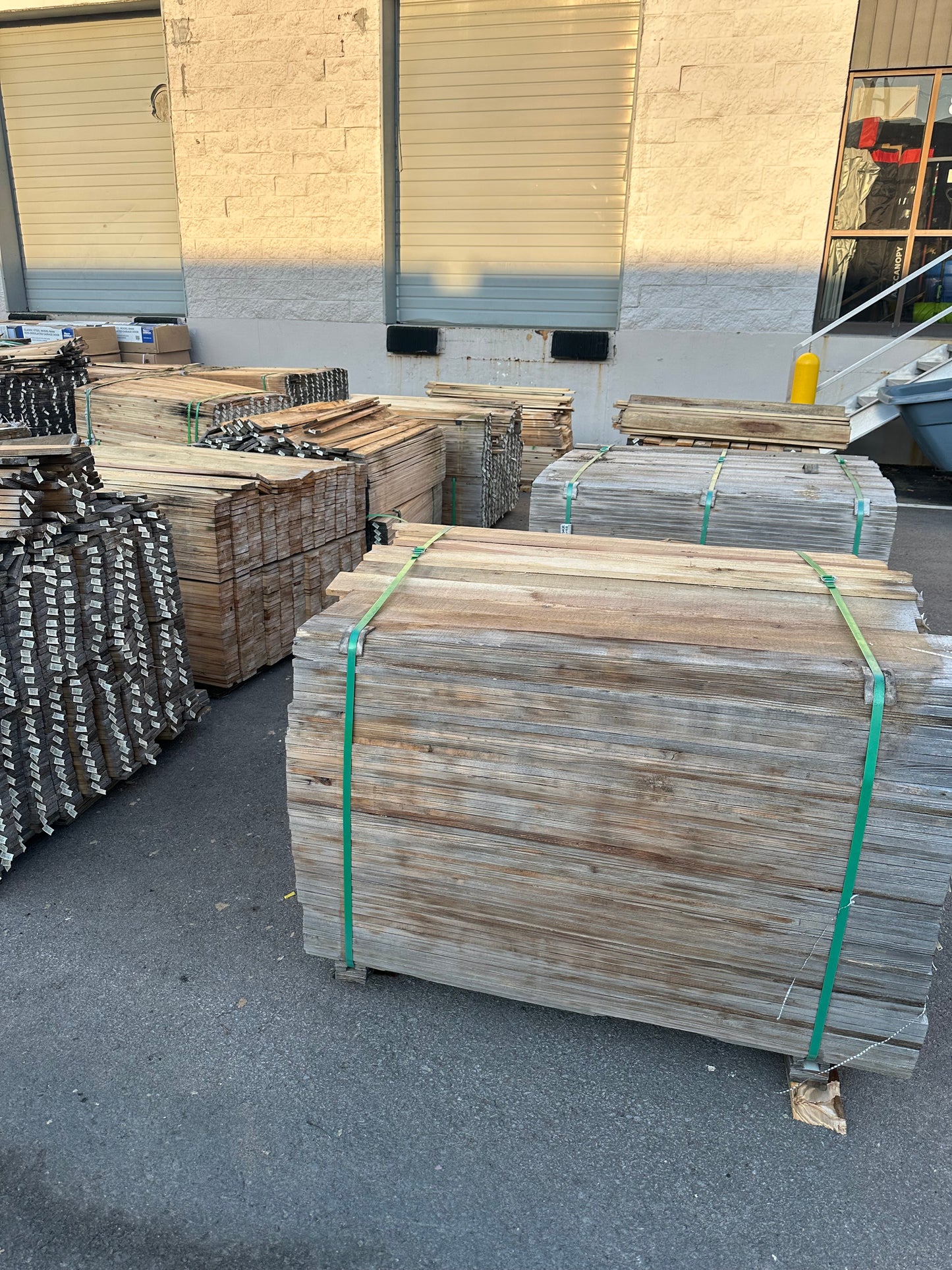 Cedar Fence Pickets 1" x 4" x 4' (Pallet approx 560 pickets)