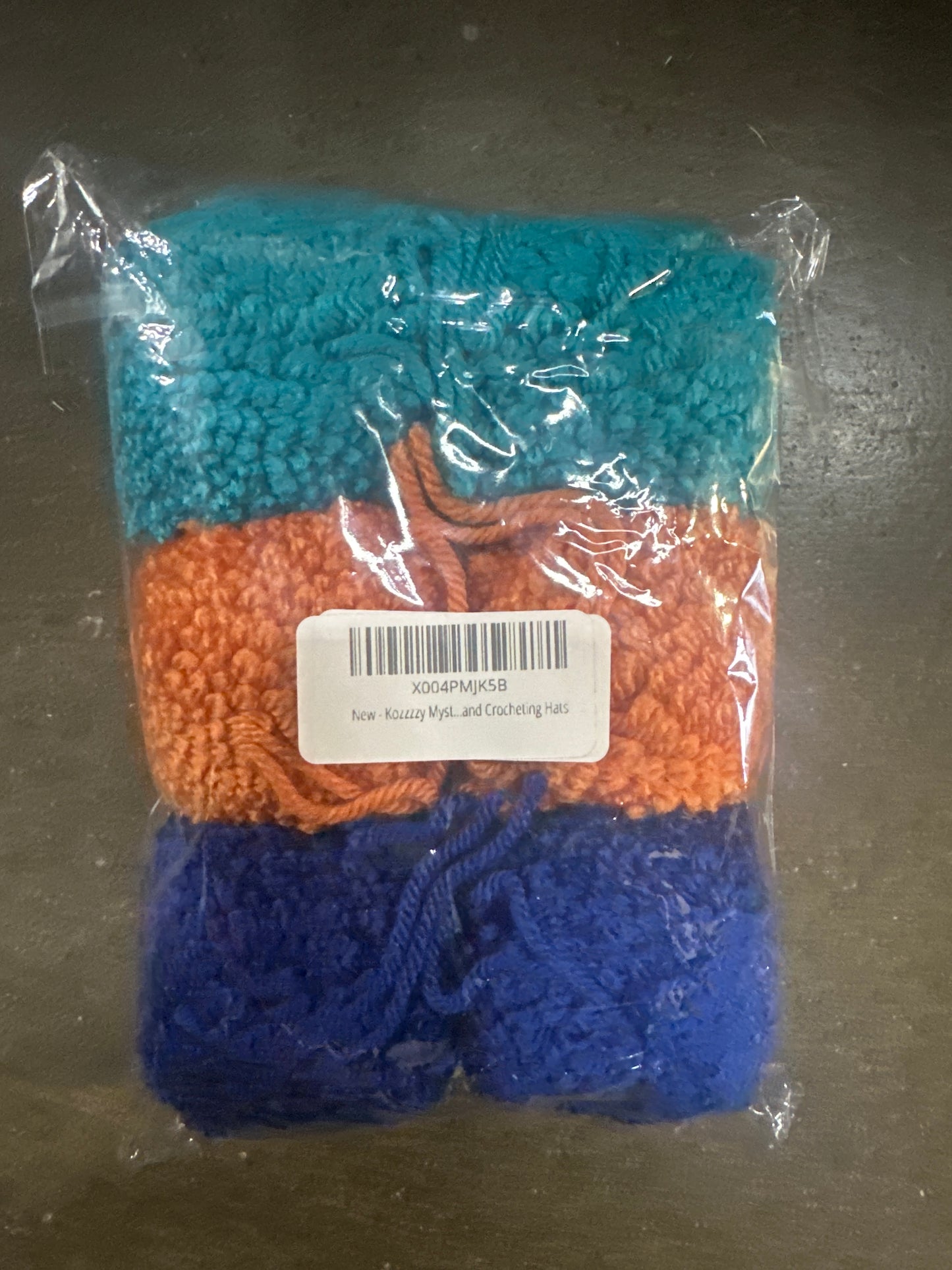 6 Pcs Crafts Pom Poms Balls, 4-5cm (1.5-1.9Inch) Yarn Pom Poms Big Puff Ball with Elastic Loop for Keychain Knitting Hats DIY Arts Crafts Projects Home Decorations
