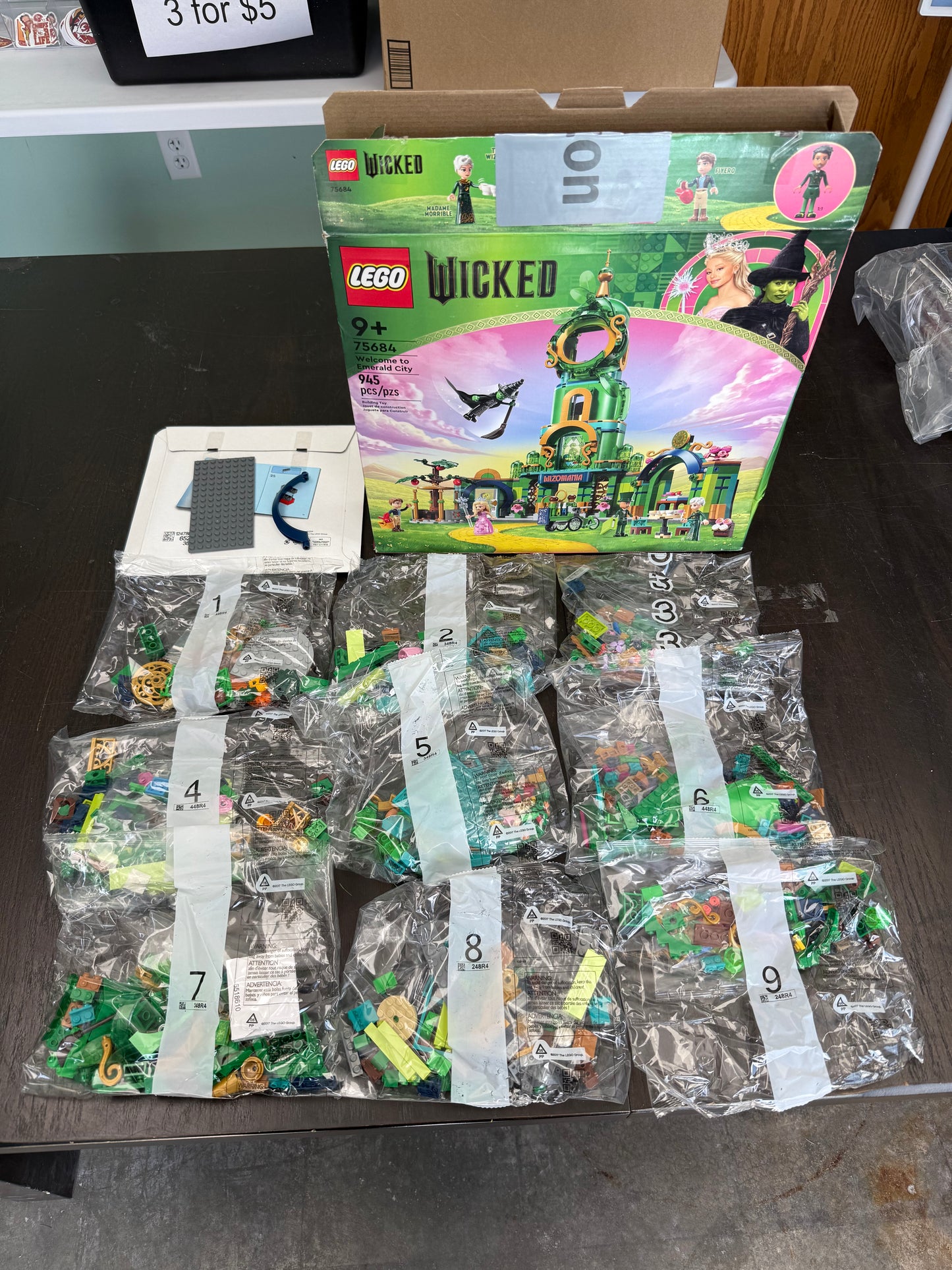 LEGO - WICKED - Welcome to Emerald City