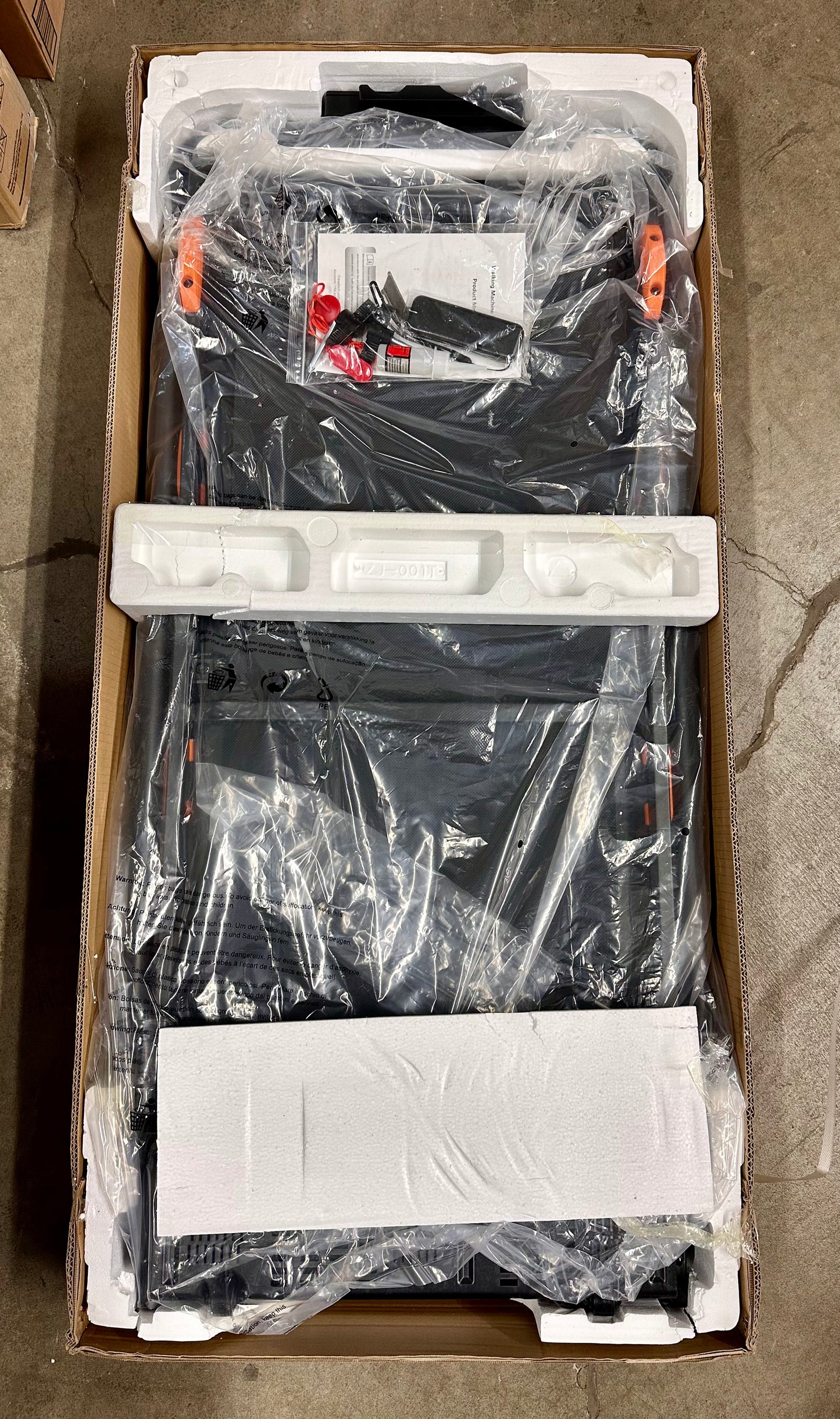 Walking Pad, 6% Manual Incline, 300lb Capacity, Foldable, Portable 2.5HP Mini Treadmill for Home, Office, Compact Design for Walking Fitness, Workout (W538)