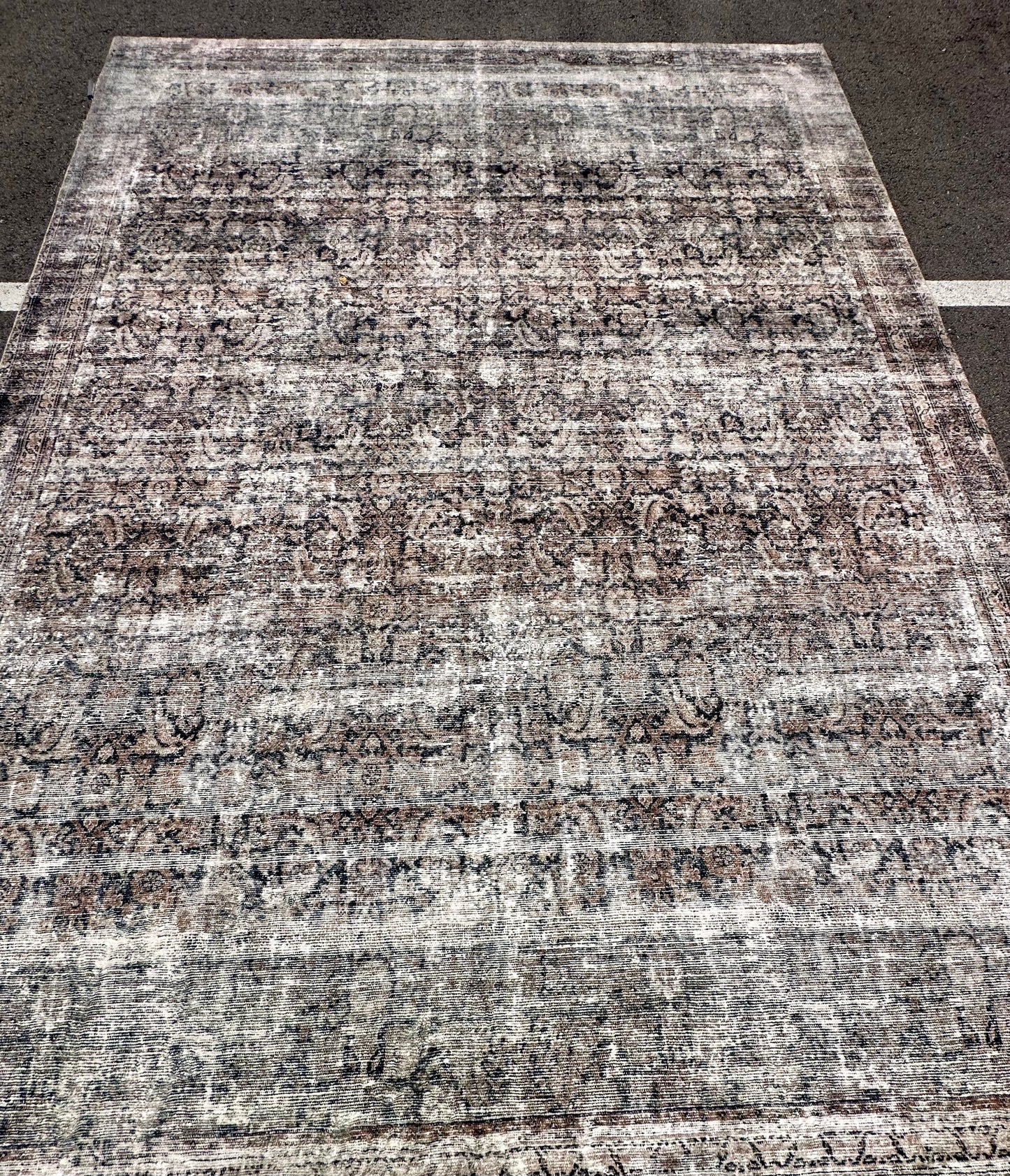 Loloi Amber Lewis Honora Collection HON-04 Bark/Dove 7'-10" x 10' Area Rug (L983)