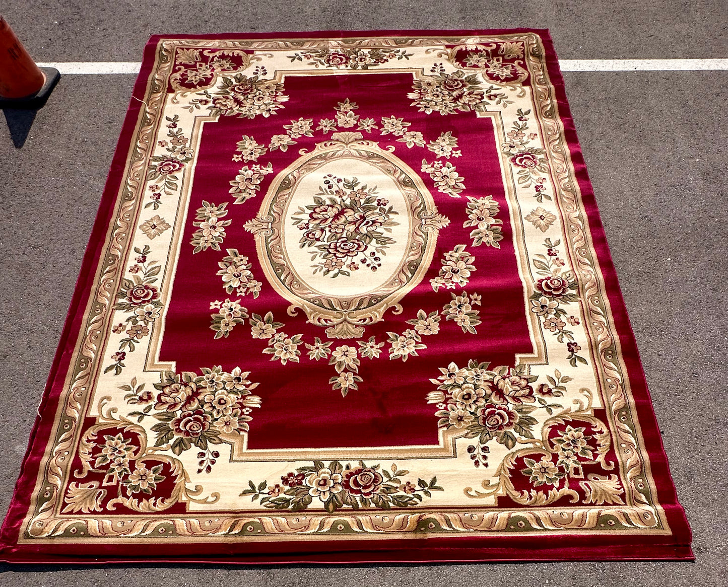 7 ft. 10 in. x 10 ft. 6 in. Timeless Le Petit Palais Traditional Area Rug - Red (L982)