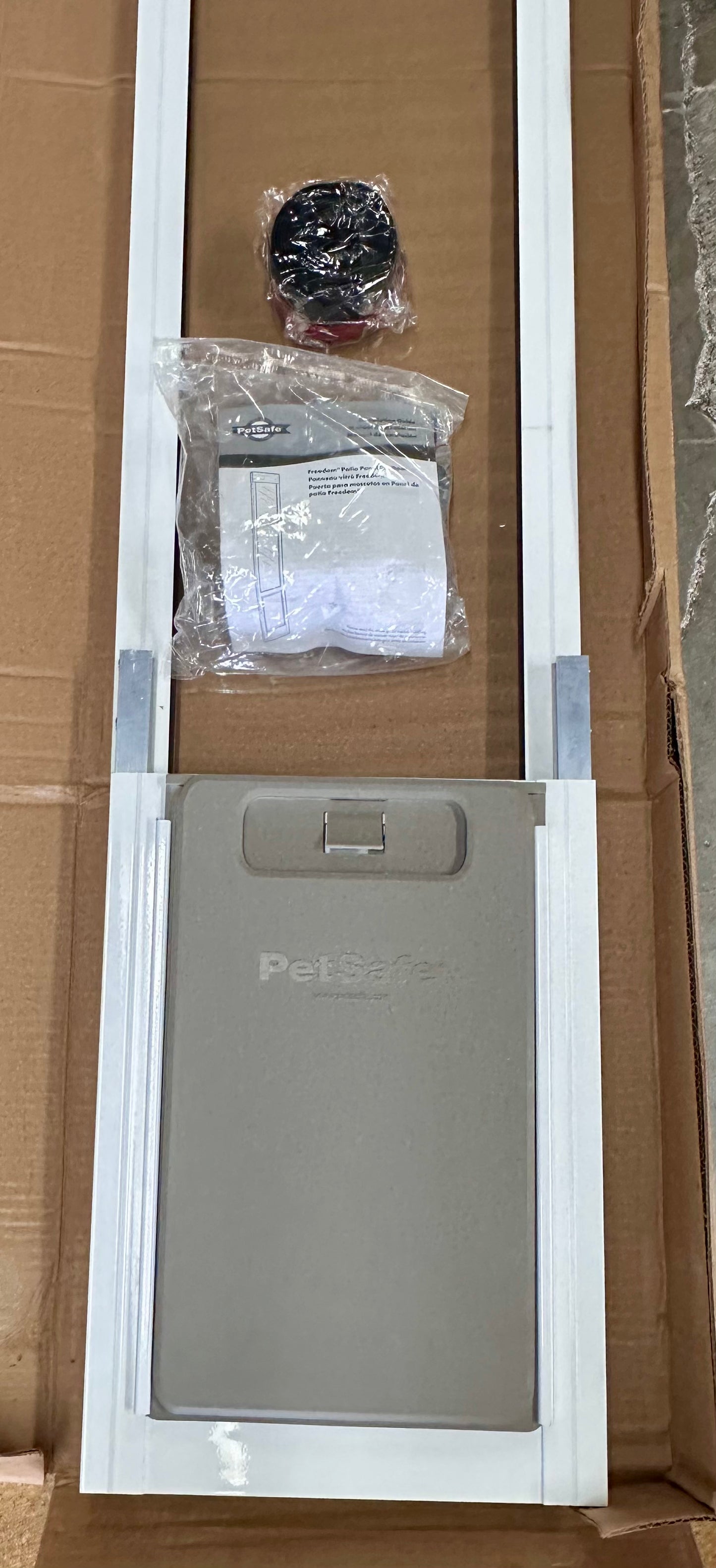 New - PetSafe Doggy Door for Sliding Glass Door, Medium, Dogs Up to 40 lb (R507)