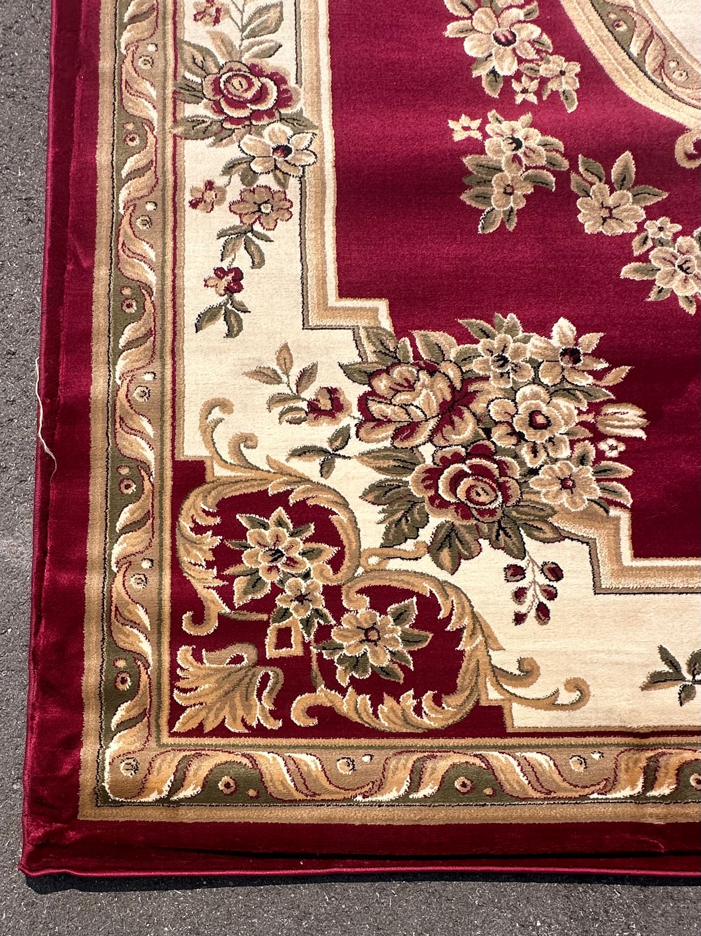 7 ft. 10 in. x 10 ft. 6 in. Timeless Le Petit Palais Traditional Area Rug - Red (L982)