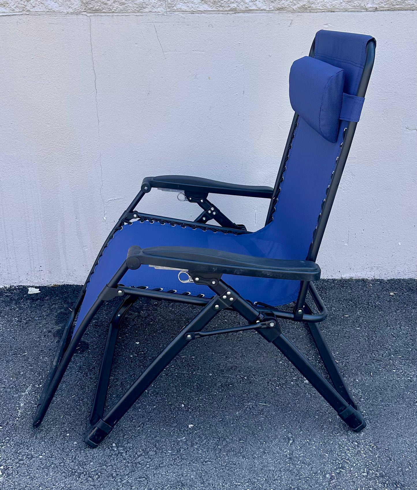 Outdoor Patio Zero Gravity Lounge Chair with Pillow, Folding Reclining with Textilene Material, Fully Adjustable, Extra Wide 26", Navy Blue (G798)