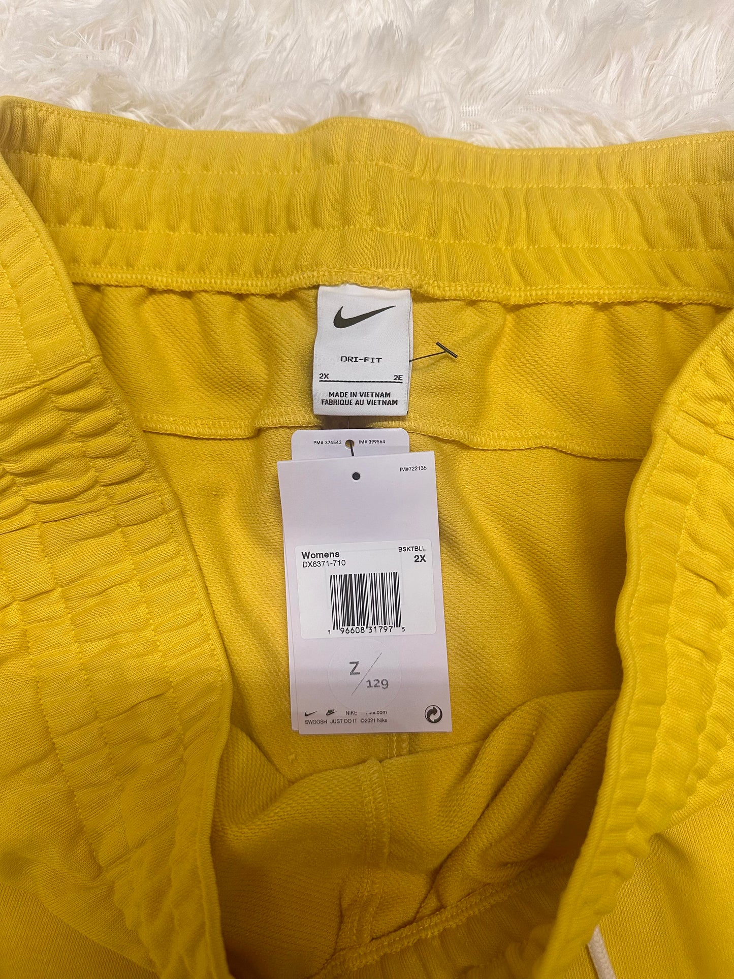WMNS DRI-FIT SWOOSH FLY STANDARD ISSUE BASKETBALL PANTS (VIVID SULFUR) (Size 2X, Loose Fit)
