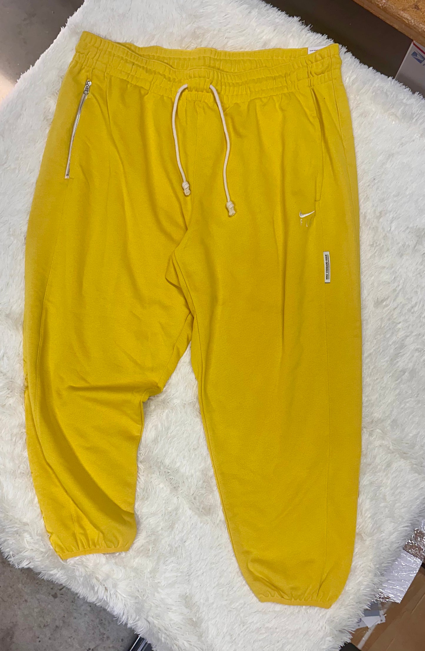 WMNS DRI-FIT SWOOSH FLY STANDARD ISSUE BASKETBALL PANTS (VIVID SULFUR) (Size 2X, Loose Fit)