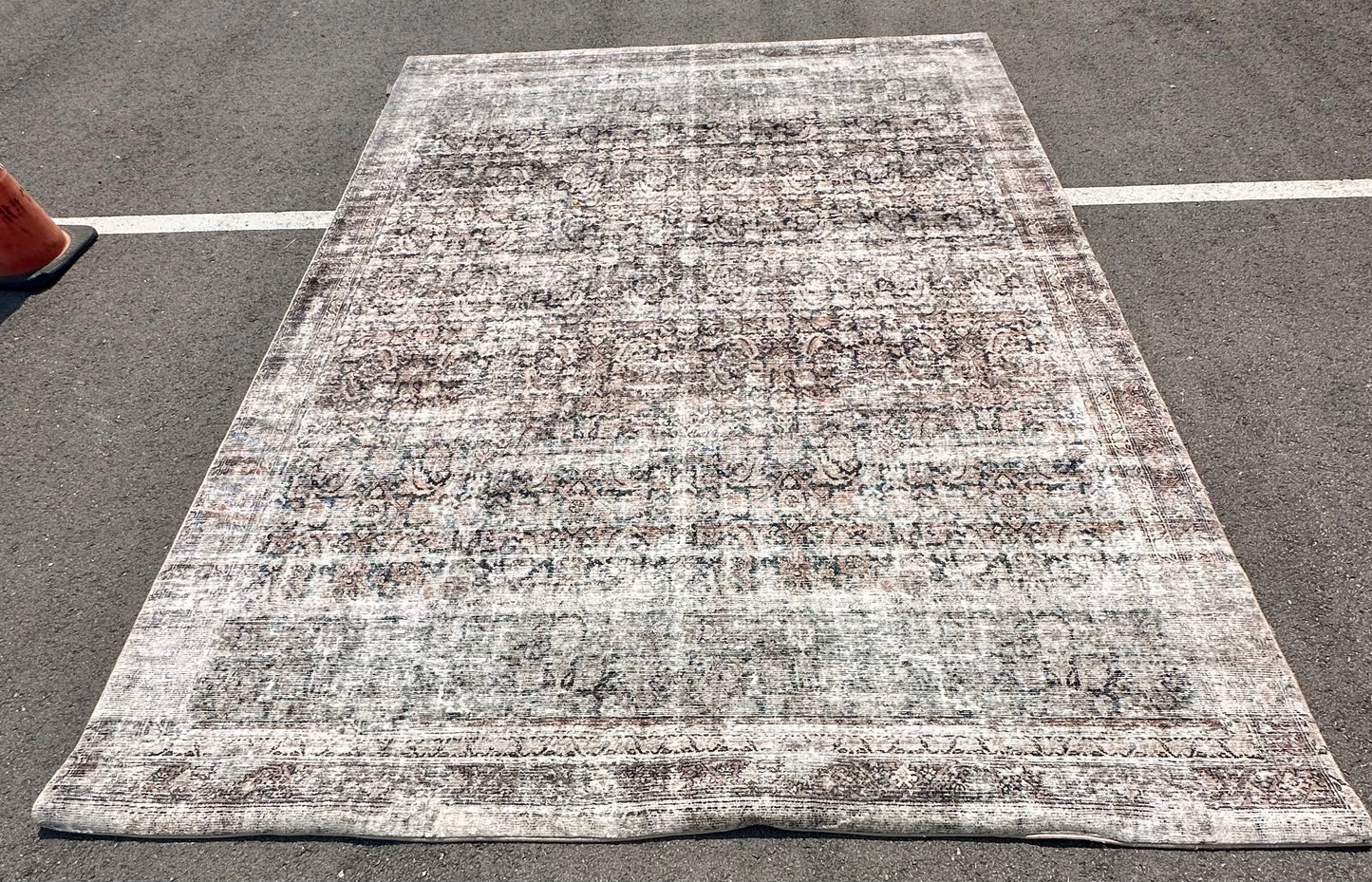 Loloi Amber Lewis Honora Collection HON-04 Bark/Dove 7'-10" x 10' Area Rug (L983)