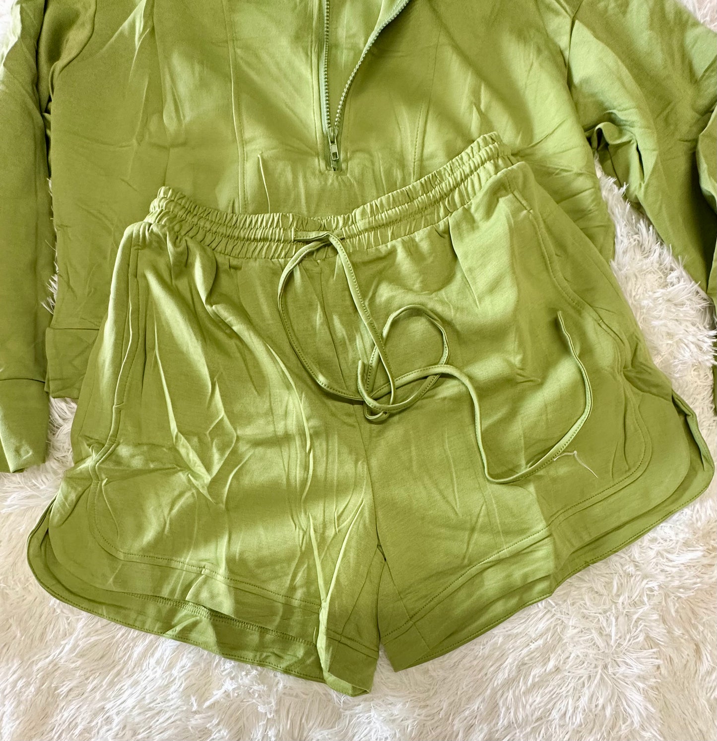 Women’s Two Piece Outfit, Half Zip Lapel Cap Sleeve Sweatshirt with High Waist Drawstring Shorts (Size XL)