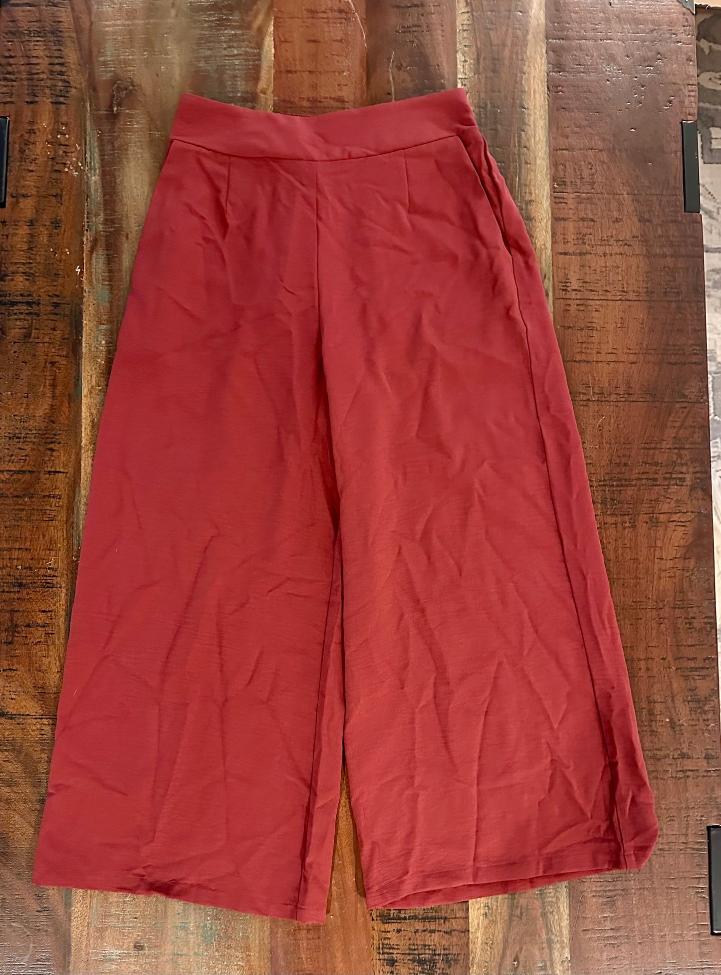 Sucolan Summer 2 piece Outfit, Round Neck, Back with Buttons, Sleeveless Tank, Wide Leg Pants Set (Size M)