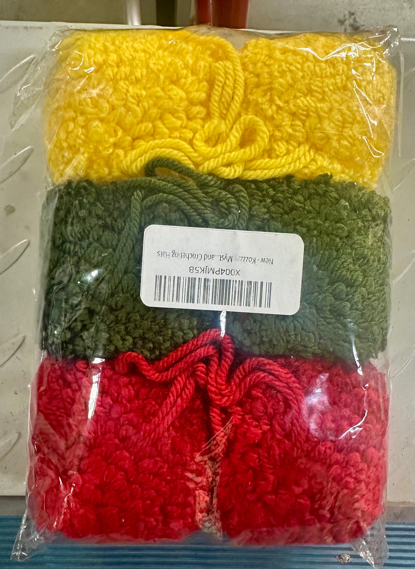 6 Pcs Crafts Pom Poms Balls, 4-5cm (1.5-1.9Inch) Yarn Pom Poms Big Puff Ball with Elastic Loop for Keychain Knitting Hats DIY Arts Crafts Projects Home Decorations