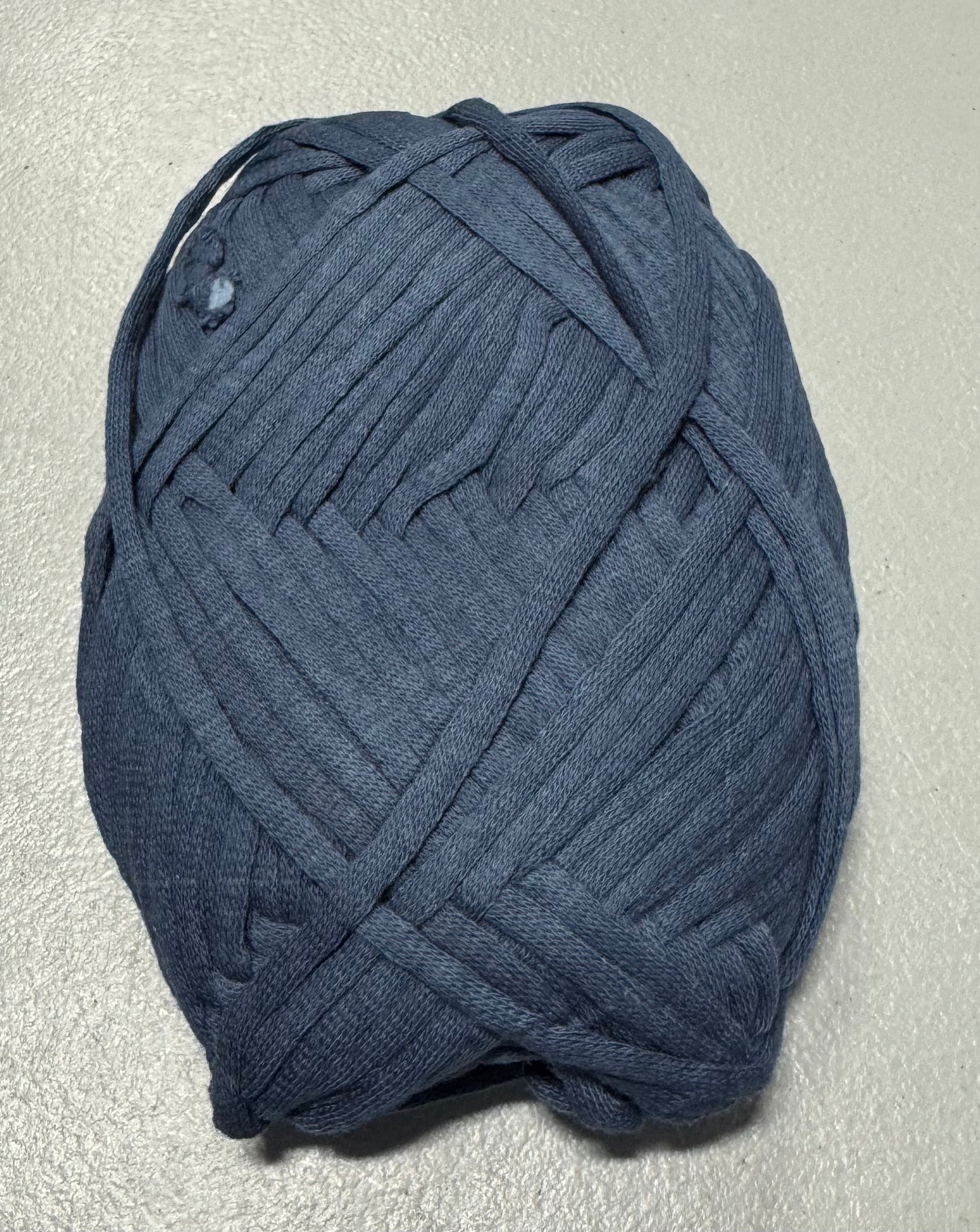 1 Pack Easy Yarn for Crocheting and Knitting - #4 Yarn Cotton-Nylon Blend Ideal for Beginners with Easy-to-See Stitches (Denim Blue, 55 g/2 oz, 60 yds)
