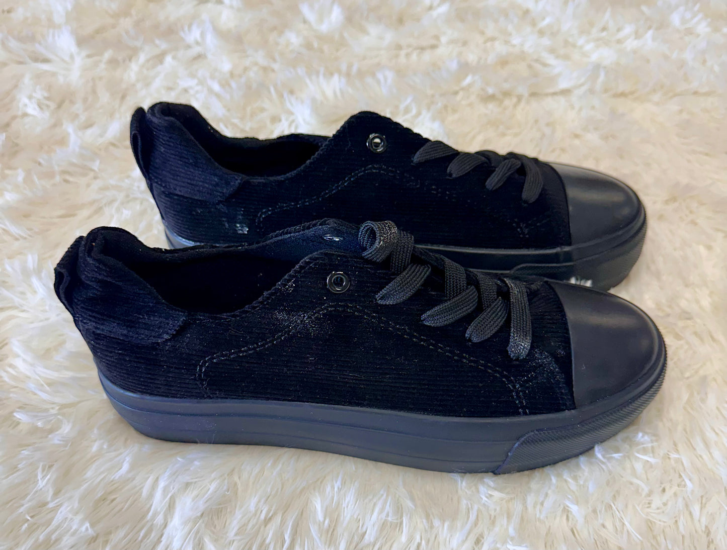Adokoo Women's Platform Sneakers, Black Low Top Lace Up Casual Fashion Walking Shoes (Size 8)