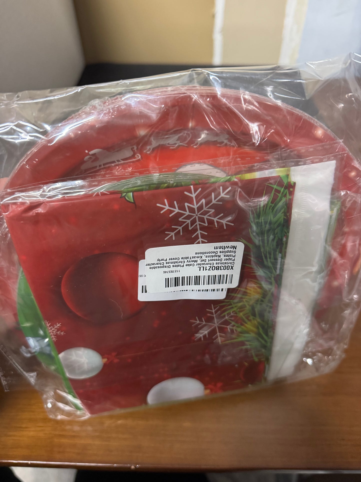 Christmas Character Cake Plates Disposable Paper Dessert Set, Merry Christmas Character Plates, Napkins, XmasTable Cover Party Supplies Decorations