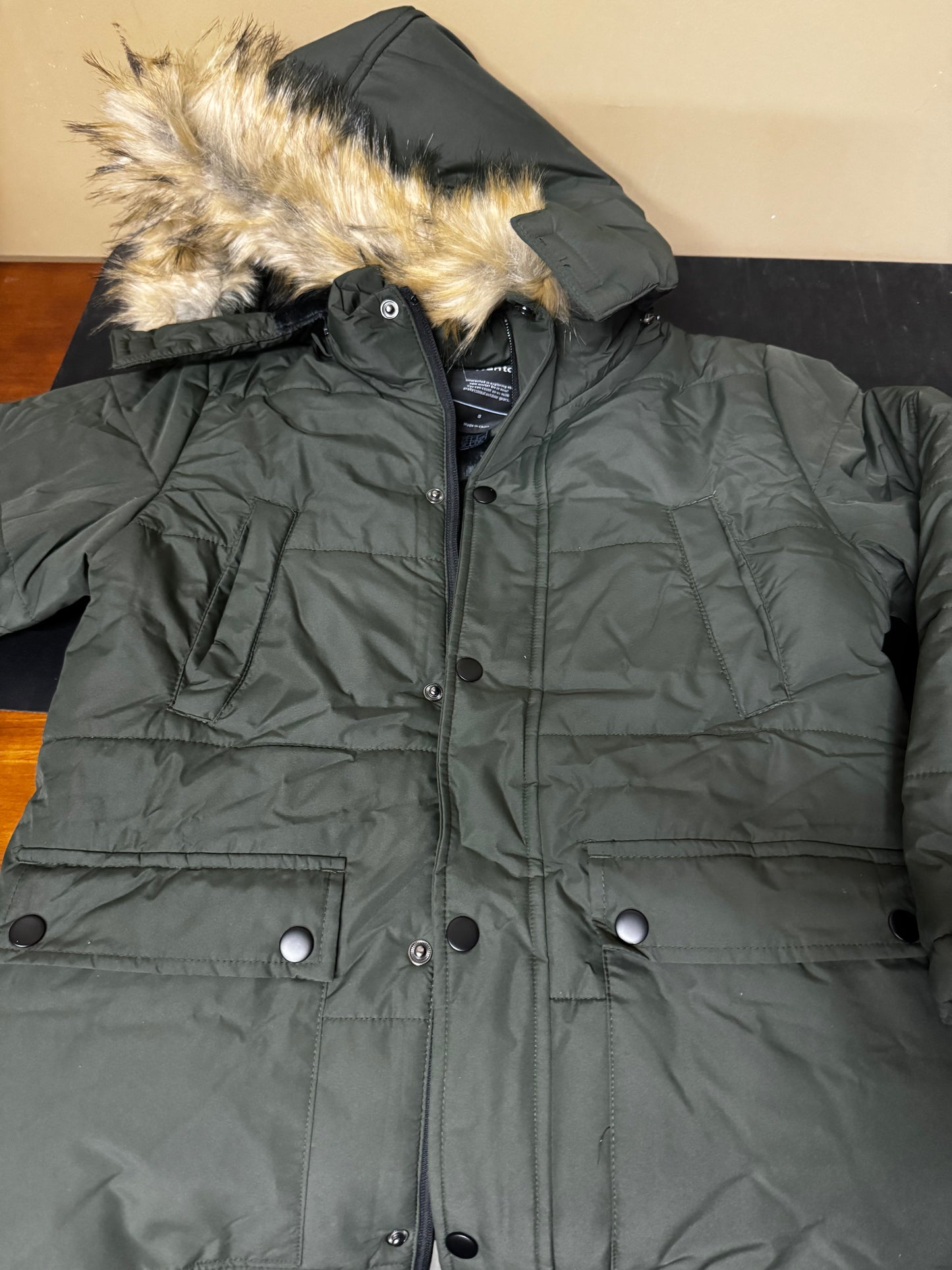 Wantdo Green Hooded Winter Coat, Fleece Lined, 4 Pockets, Faux Fur Hood Puffer Coat (Size 8)