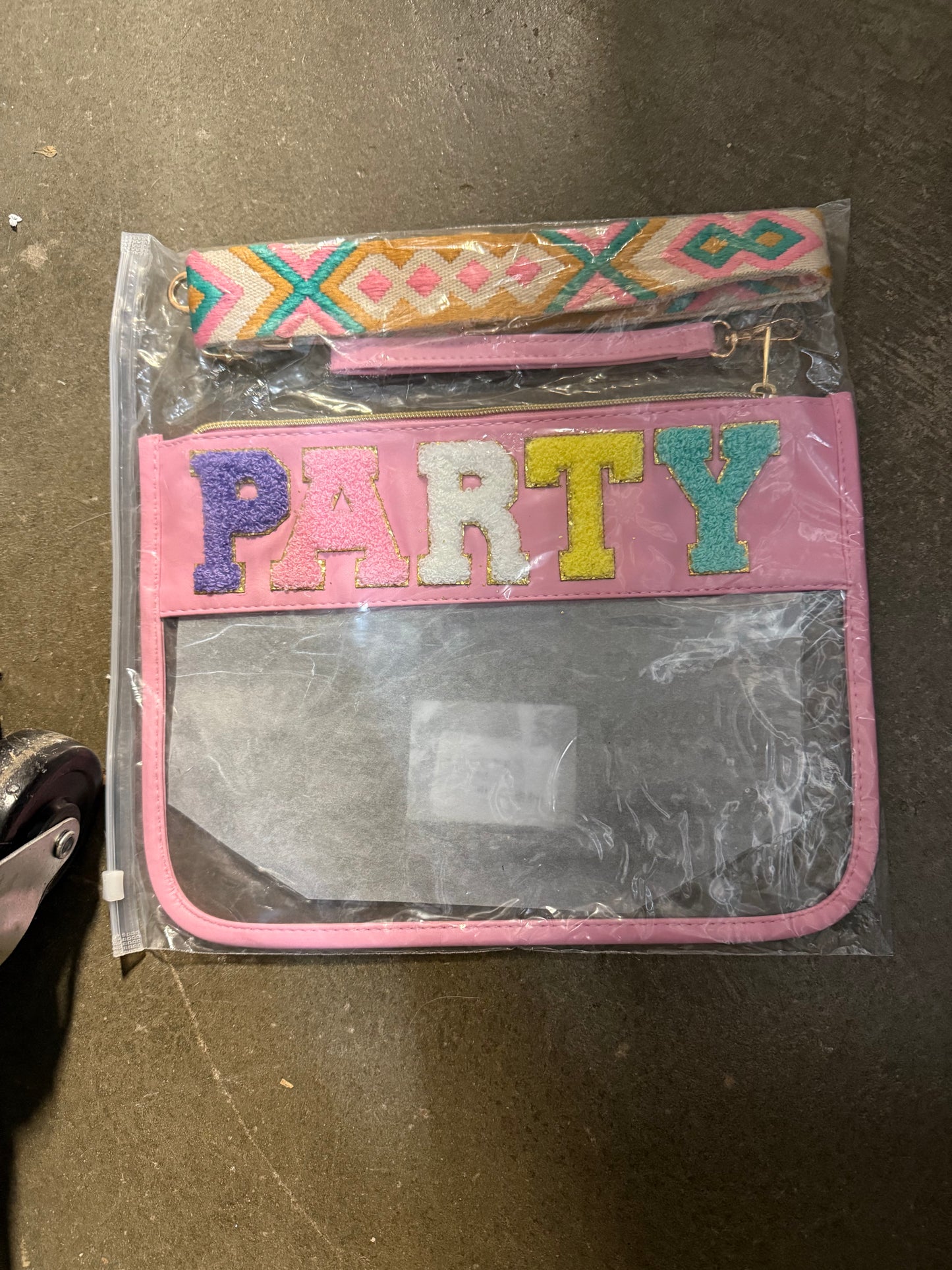 SIMBOOM Chenille Letter Clear Travel Zipper Pouch, Preppy Makeup Bag with Removable Shoulder Strap Clear Cosmetic Toiletry Bag, Water-proof Makeup Travel Pouch Snack Bags for Women (Pink)