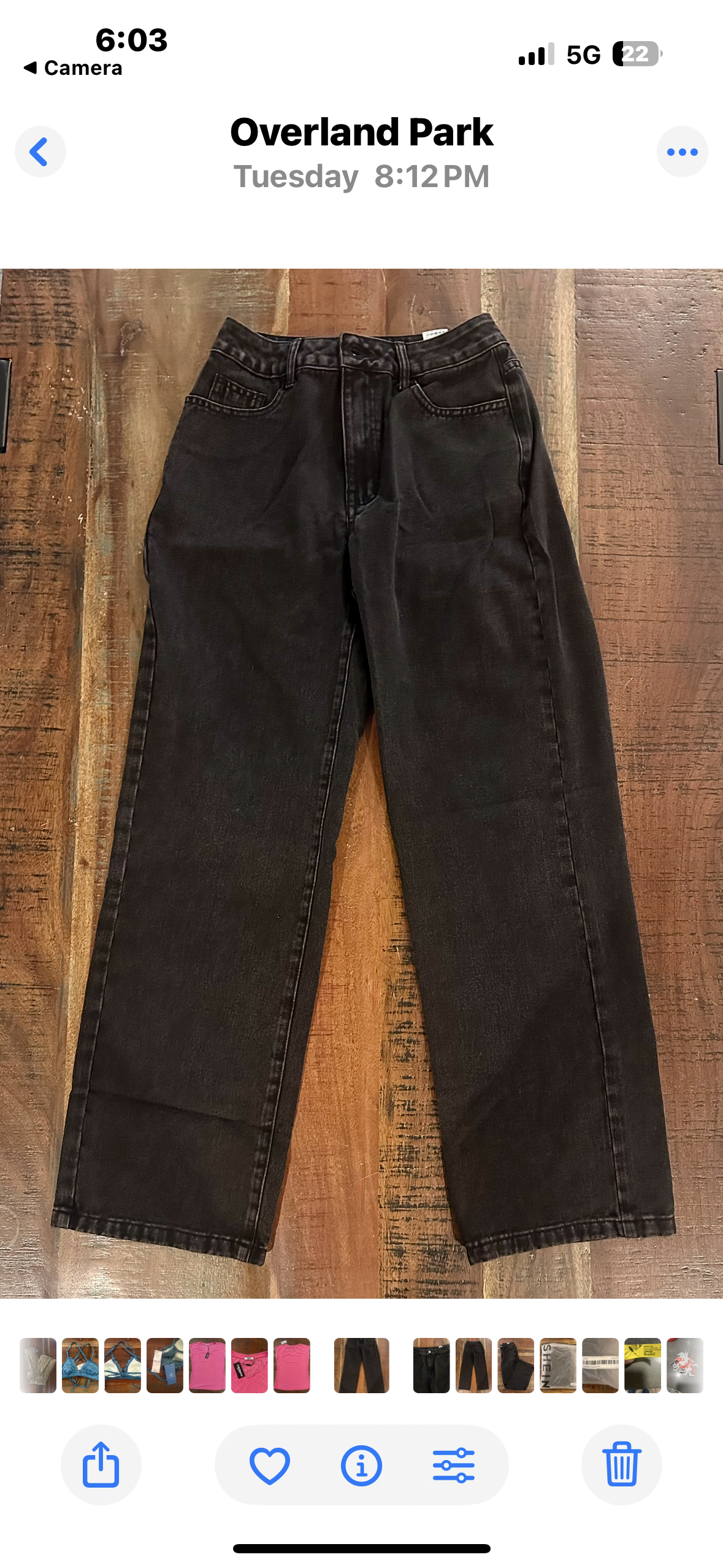 Women’s Mid Wasted Sraight Mid Rise Black Jeans. (Size 26 )