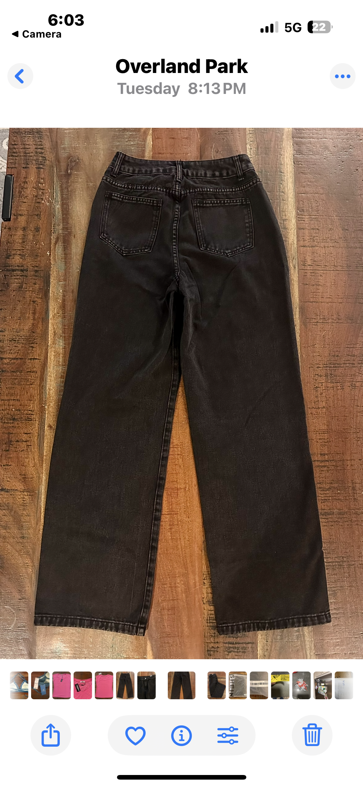 Women’s Mid Wasted Sraight Mid Rise Black Jeans. (Size 26 )