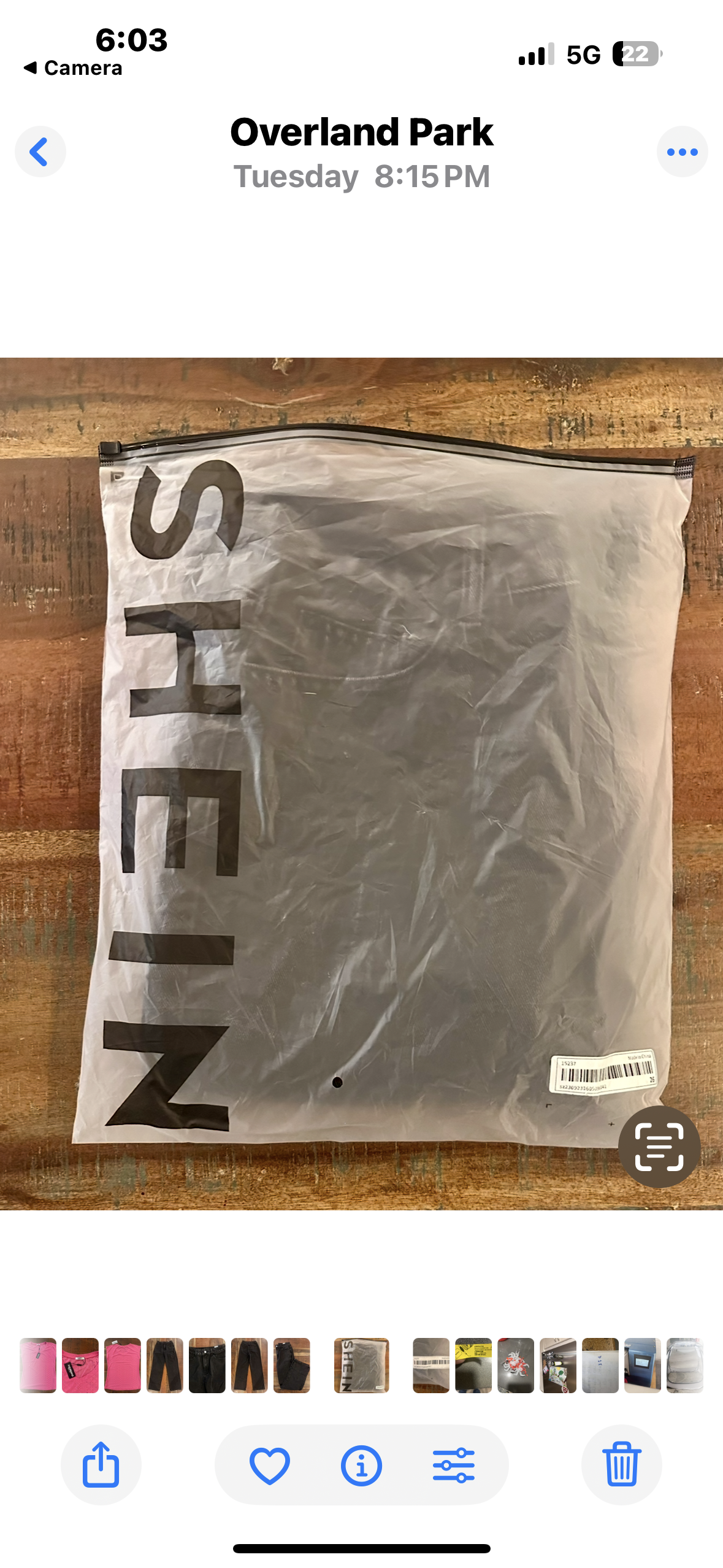 Women’s Mid Wasted Sraight Mid Rise Black Jeans. (Size 26 )
