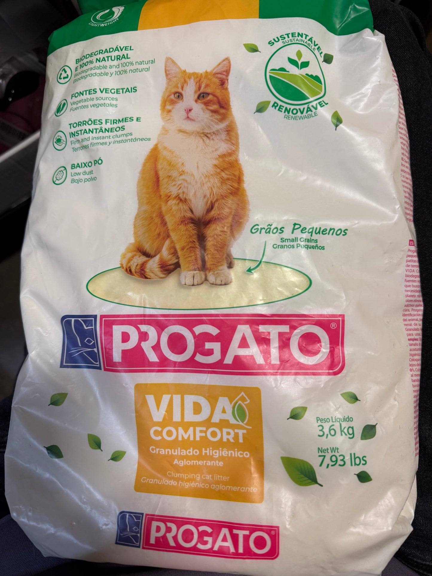 Progato VIDA Comfort Clumping Cat Litter - Small Grain, Natural Cassava and Corn, Powerful Odor Control, Fast clumping, dust-Free and Lightweight, no Chemicals or fragrances, Biodegradable, 7.9LBS