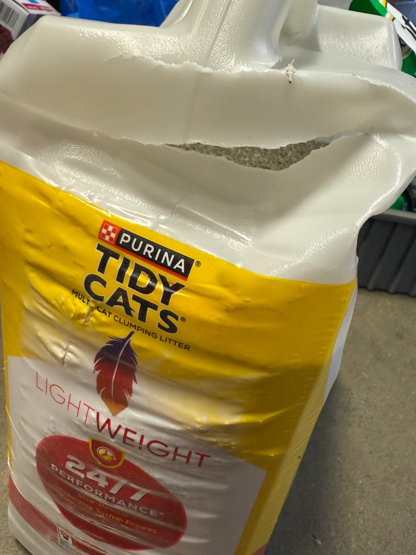 Purina Tidy Cats LightWeight 24/7 Performance Odor control, Multi-Cat, Clumping, 99.9 Percent Dust Free Cat Litter - 6 lb. Jug