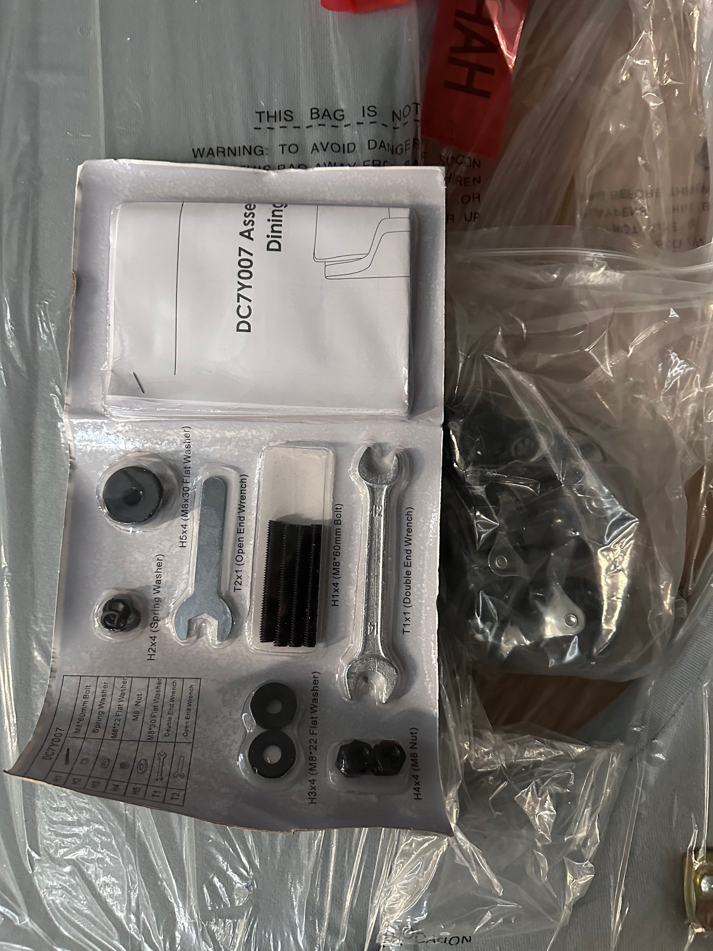 Upholstered Dining Chair, Modern Accent Armchair with Casters for Dining Room, Living Room, Reading Room (L1086)