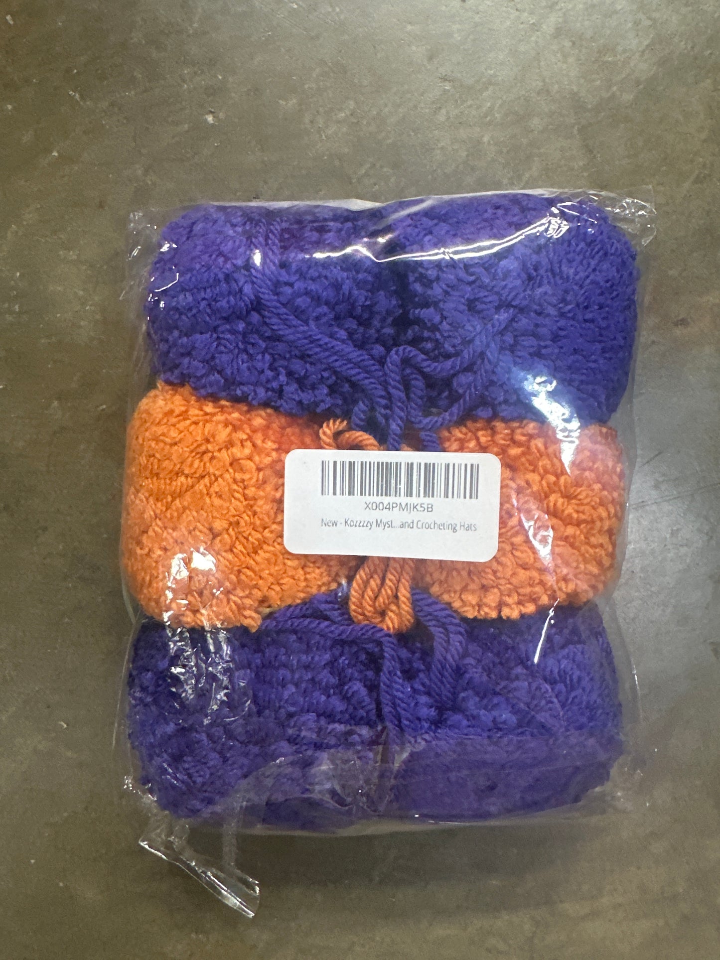 6 Pcs Crafts Pom Poms Balls, 4-5cm (1.5-1.9Inch) Yarn Pom Poms Big Puff Ball with Elastic Loop for Keychain Knitting Hats DIY Arts Crafts Projects Home Decorations