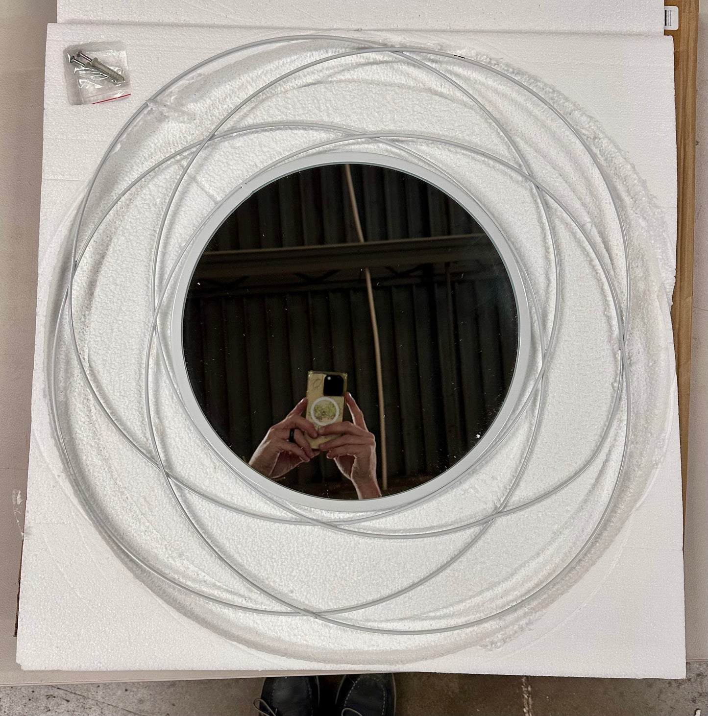 24” Round Mirror, White Circular Wall Mirror for Bathroom, Vanity, Living Room, Bathroom, Bedroom, Hallway Decor 
(M497)