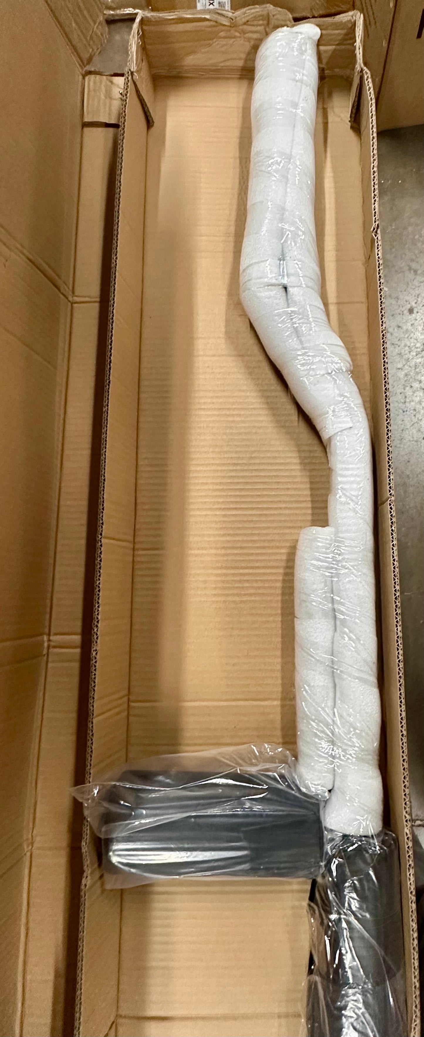 7FT Safety Squat Bar Load 700LBS, 2" Sleeve Olympic Barbell with Comfortable Neck Pad, Ideal for Free Weight Strength Training (W632)