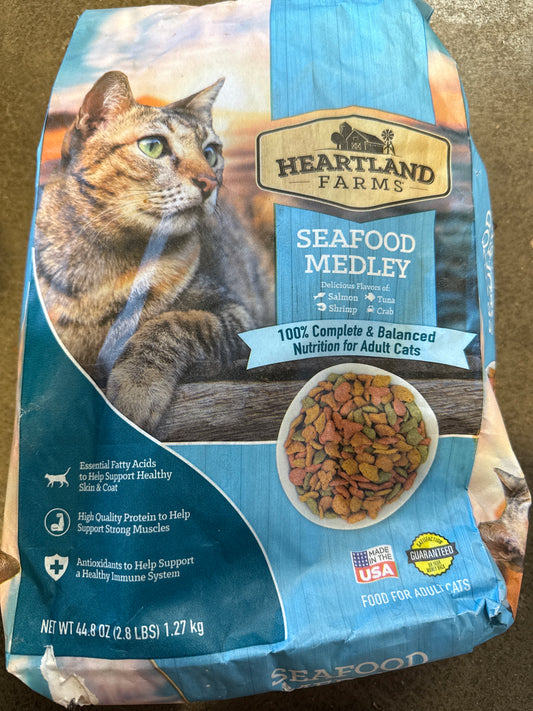 Heartland Farms Seafood Medley Adult Cats 2.8 lbs