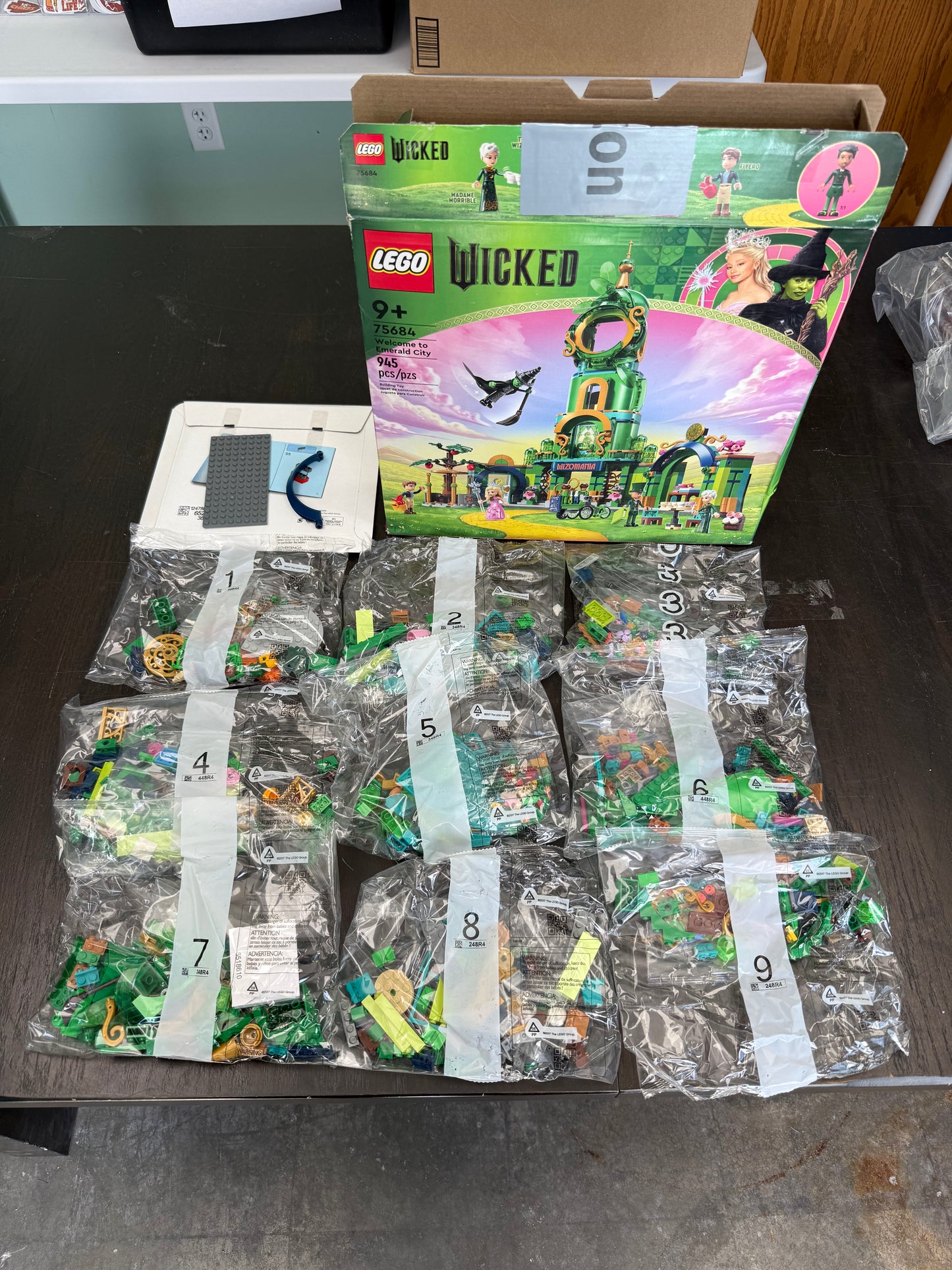 LEGO - WICKED - Welcome to Emerald City