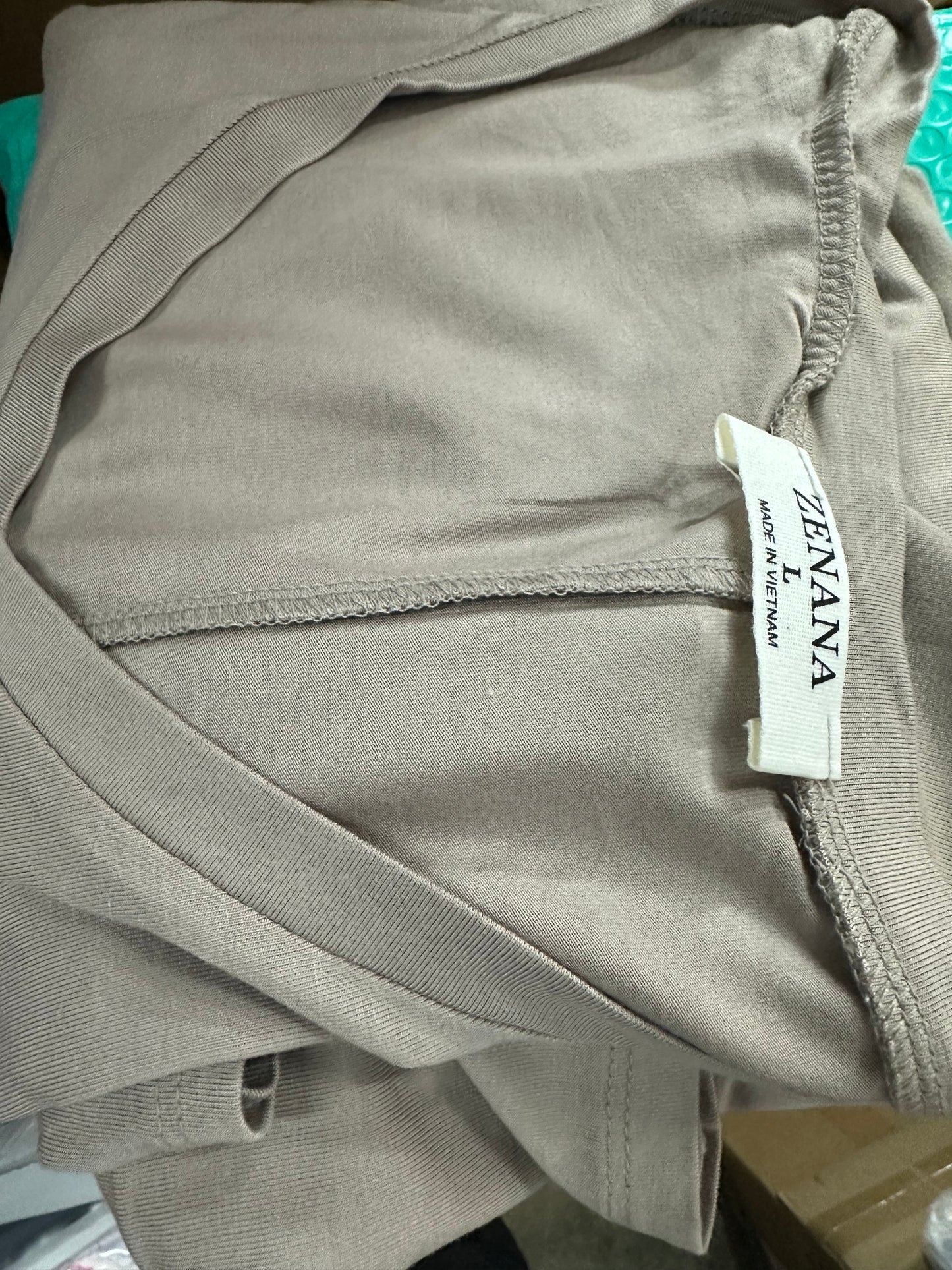 LIGHT MOCHA Women’s Two Piece Outfit Long Sleeve Luxe Oversized V-Neck Top with Wide Waistband Leggings (Size X-Large)