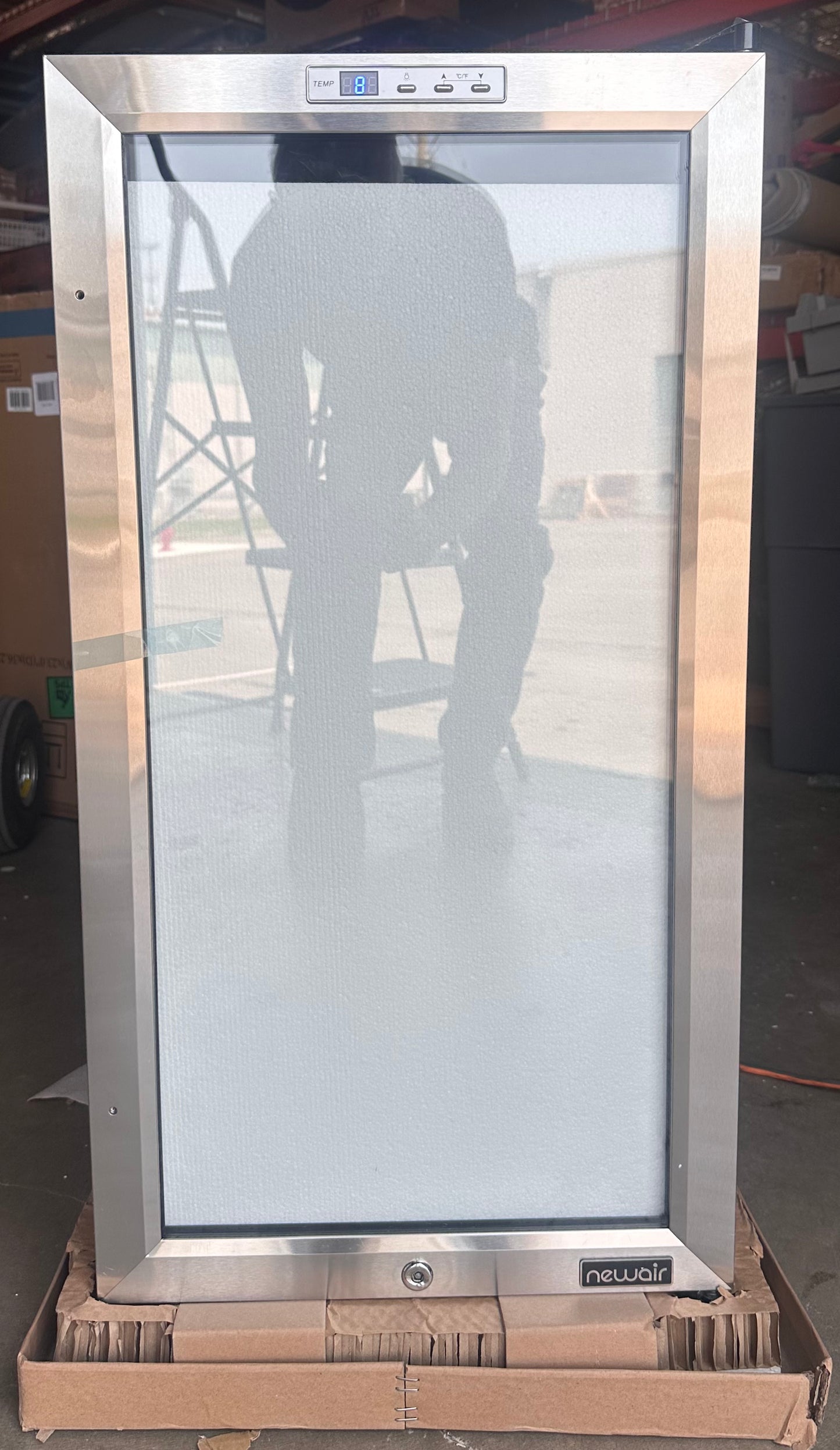 New - NewAir 27 Bottle Wine Fridge with Lock (R524)