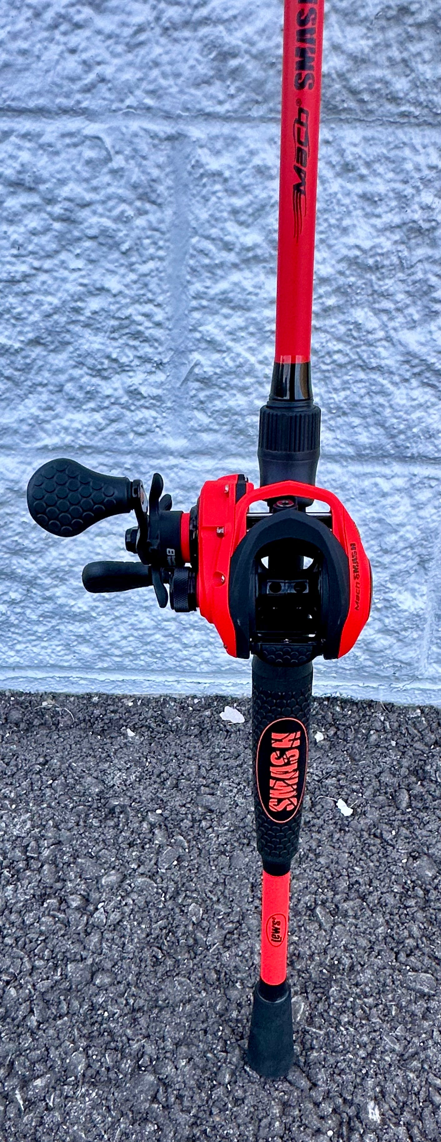 Lew's MACH Smash Baitcast Reel and Fishing Rod Combo, IM6 Graphite Blank Fishing Rod, Split Grip Winn Dri-Tac Handle, Fluorescent Red (W540)