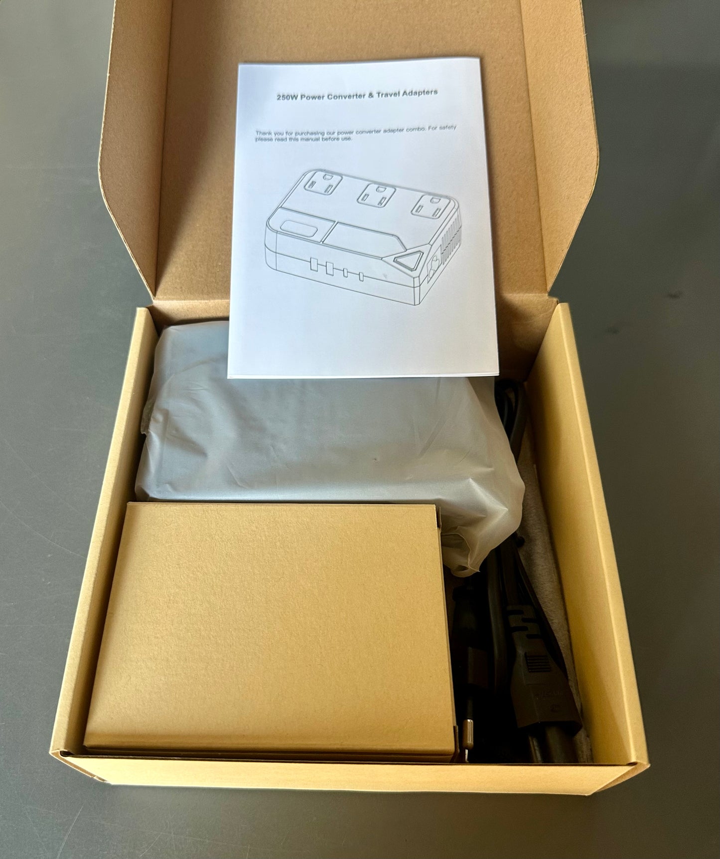 250W Conversion Plug, International Travel Converter with 2 USB and 2 USB-C Ports, lowering 220V to 110V for 100V-240V Areas and Different Countries Plugs Using US Electrical Devices