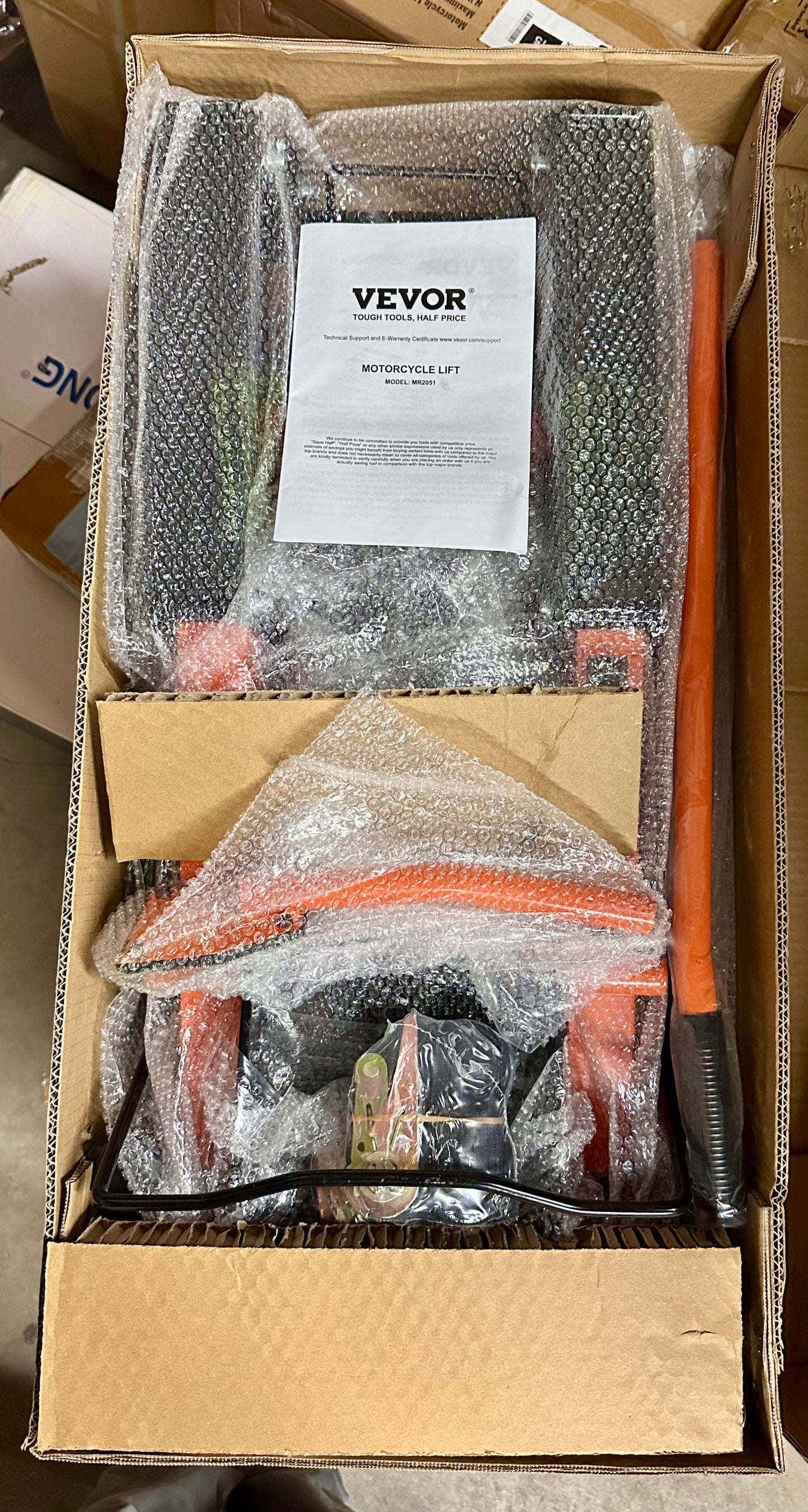 VEVOR Hydraulic Motorcycle Lift Jack, 1500 LBS Capacity, ATV Scissor Lift Jack, Portable Motorcycle Lift with 4 Wheels, Hydraulic Foot-Operated Hoist Stand for Motorcycle ATV UTV Powersports (G902)