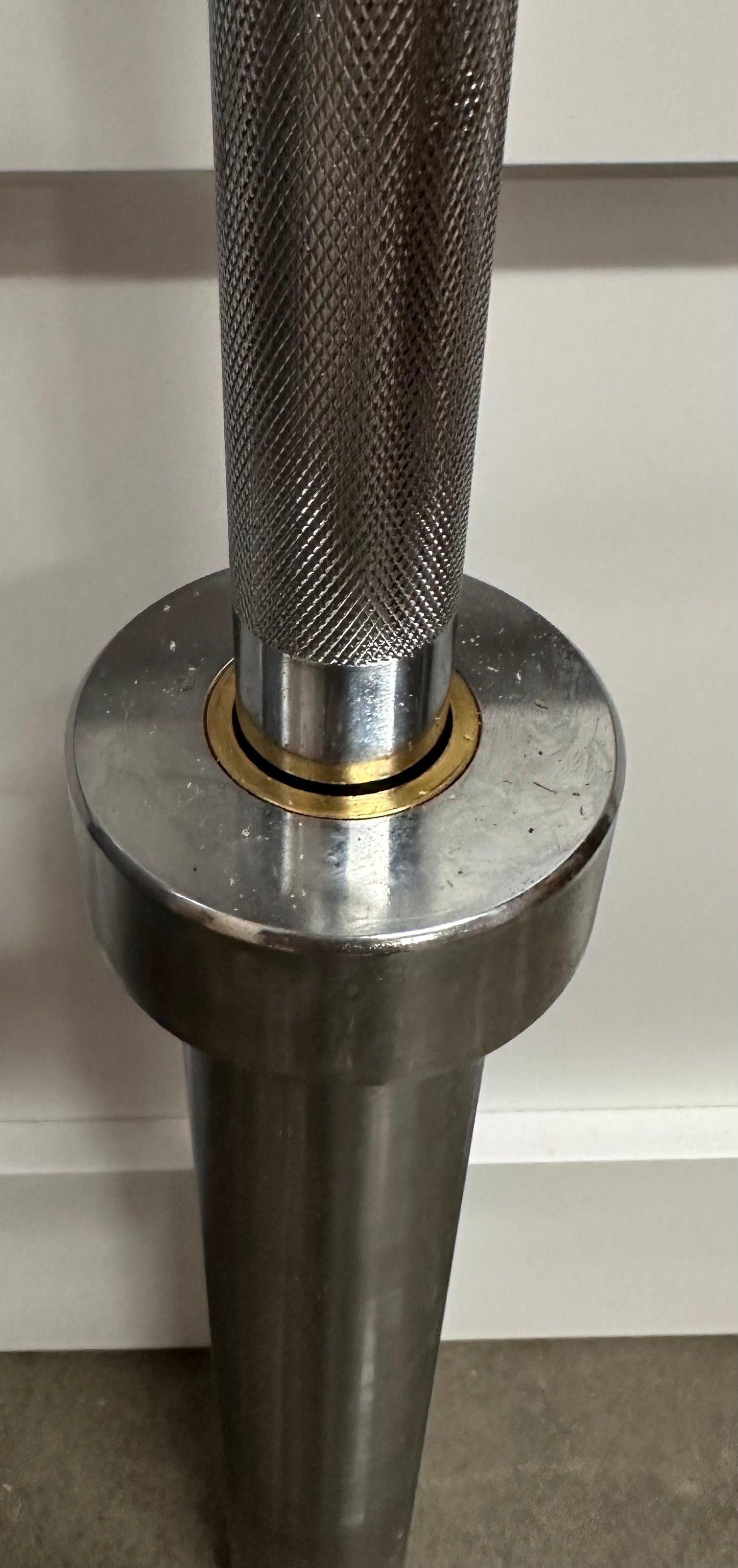 6ft Barbell for Strength Training and Weightlifting, 2 inch Olympic Bar with 700lb Capacity (W537)