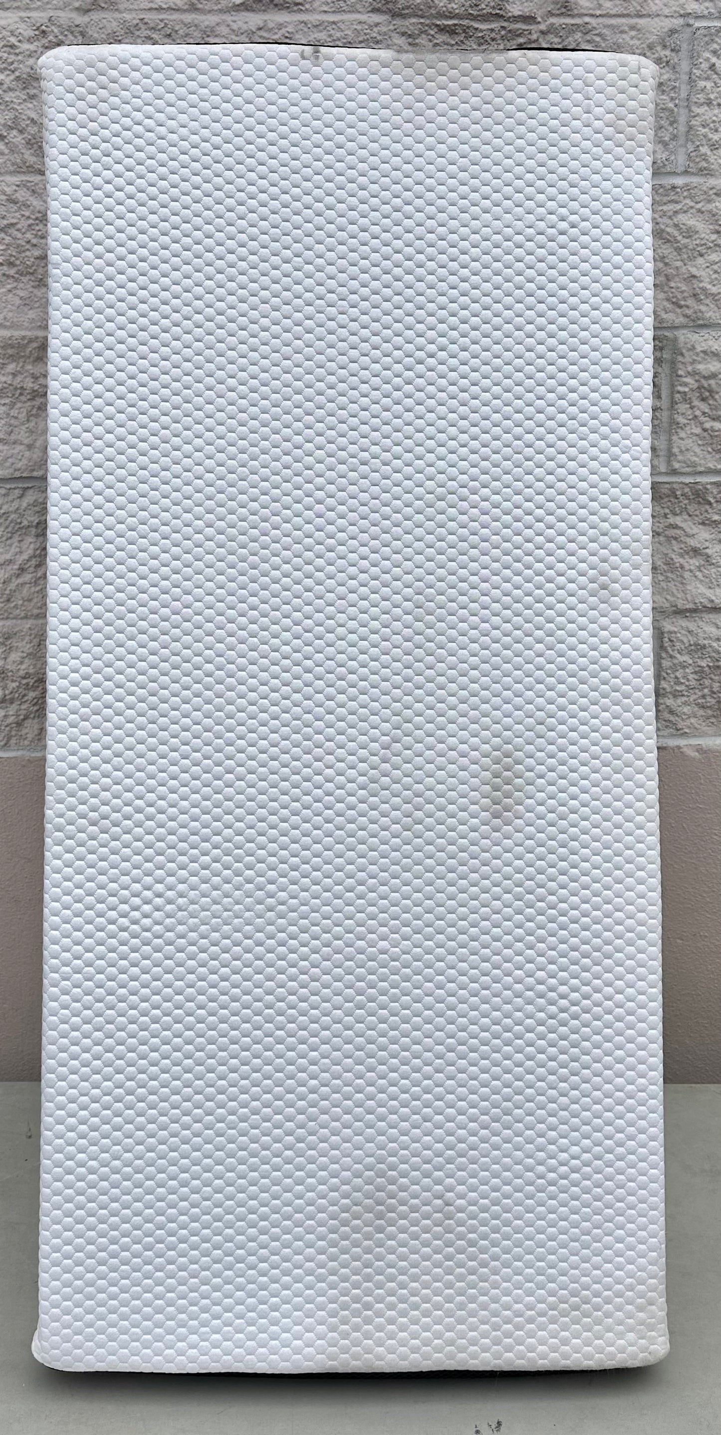 Full Size Tri-fold Mattress/ Mattress Topper, 6 Inch Memory Foam, Soft, Portable, Floor Guest Bed, 73x52x6 inches (B1047)