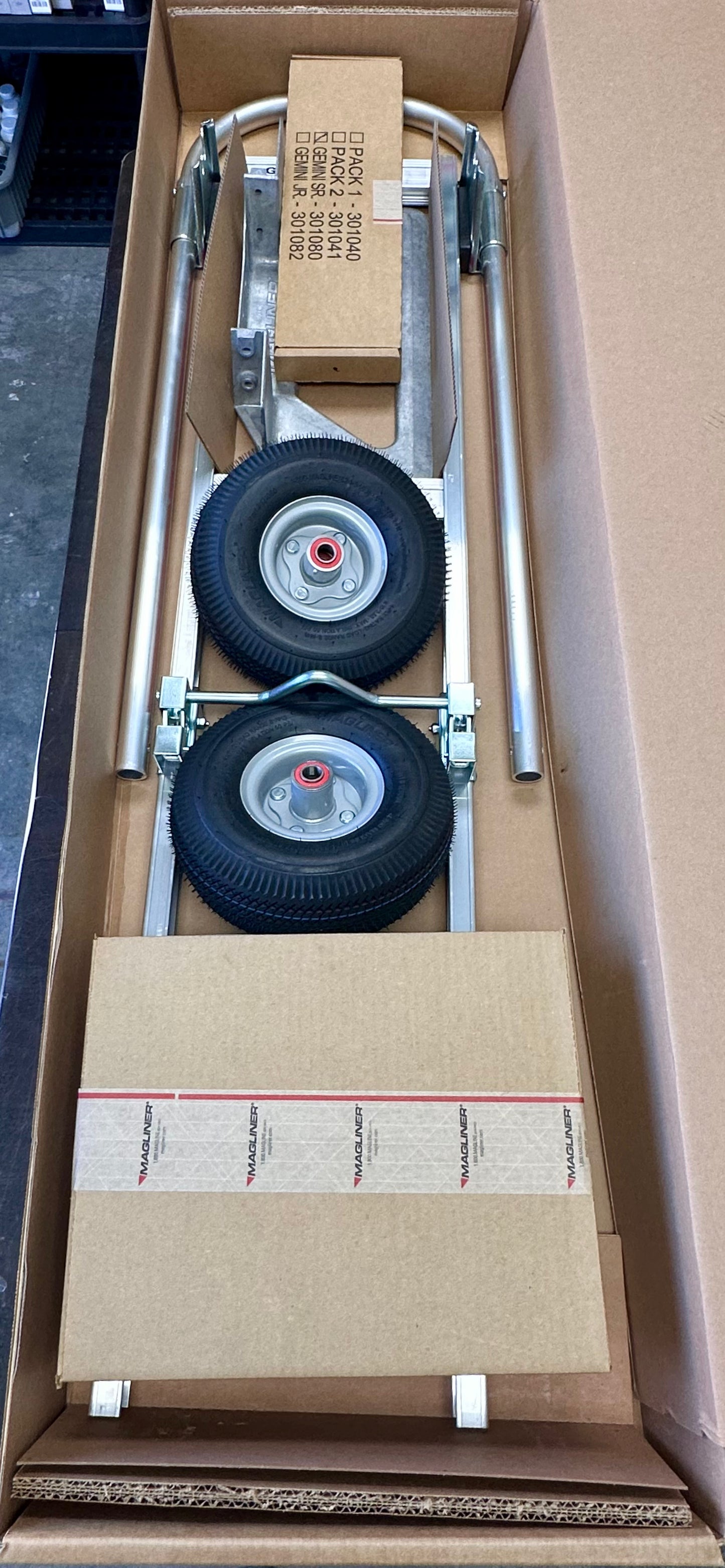 Magliner GMK81UA4 Gemini Sr Convertible Hand Truck, Pneumatic Wheels, 500 Ibs Load Capacity, 61" Height, 55-
3/4" Length × 21" Width, Silver (G1025)