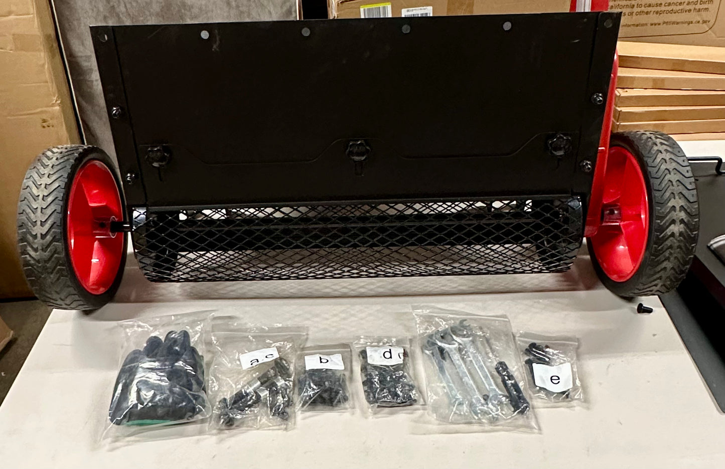 Push Lawn Spreader for Compost & Peat Moss, Organic Fertilizer , Applicator with Rotating Blades, Adjustable Rate, Metal Mesh Basket, Topdresser (G987)