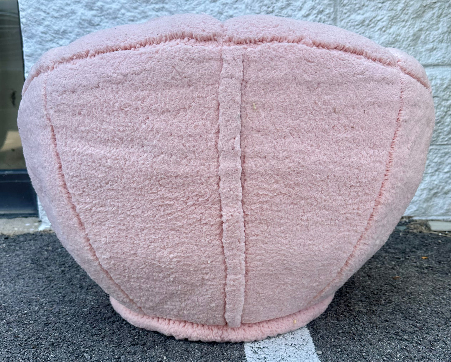 kids’ plush seashell accent chair with teddy/bouclé-style upholstery