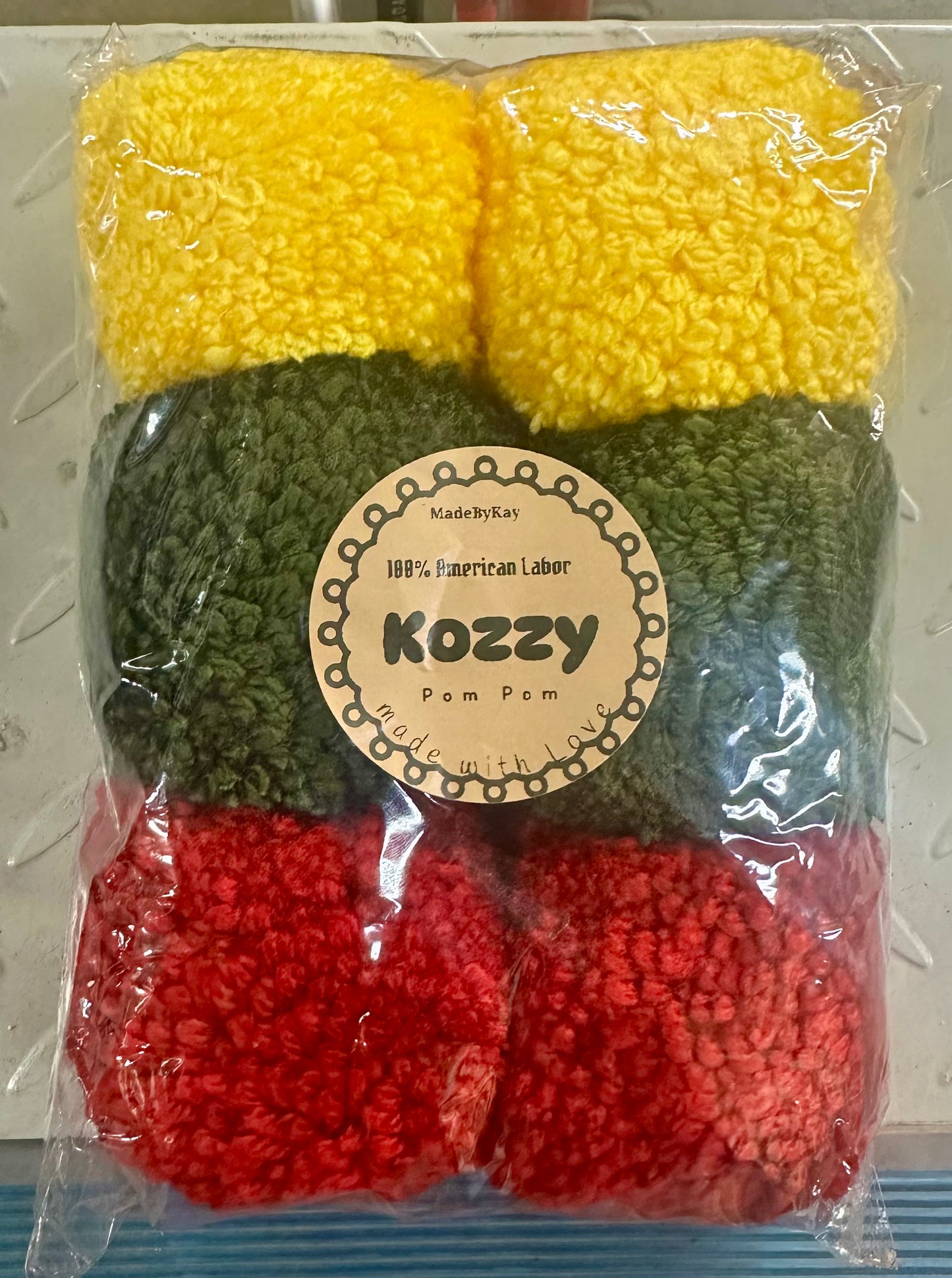 6 Pcs Crafts Pom Poms Balls, 4-5cm (1.5-1.9Inch) Yarn Pom Poms Big Puff Ball with Elastic Loop for Keychain Knitting Hats DIY Arts Crafts Projects Home Decorations