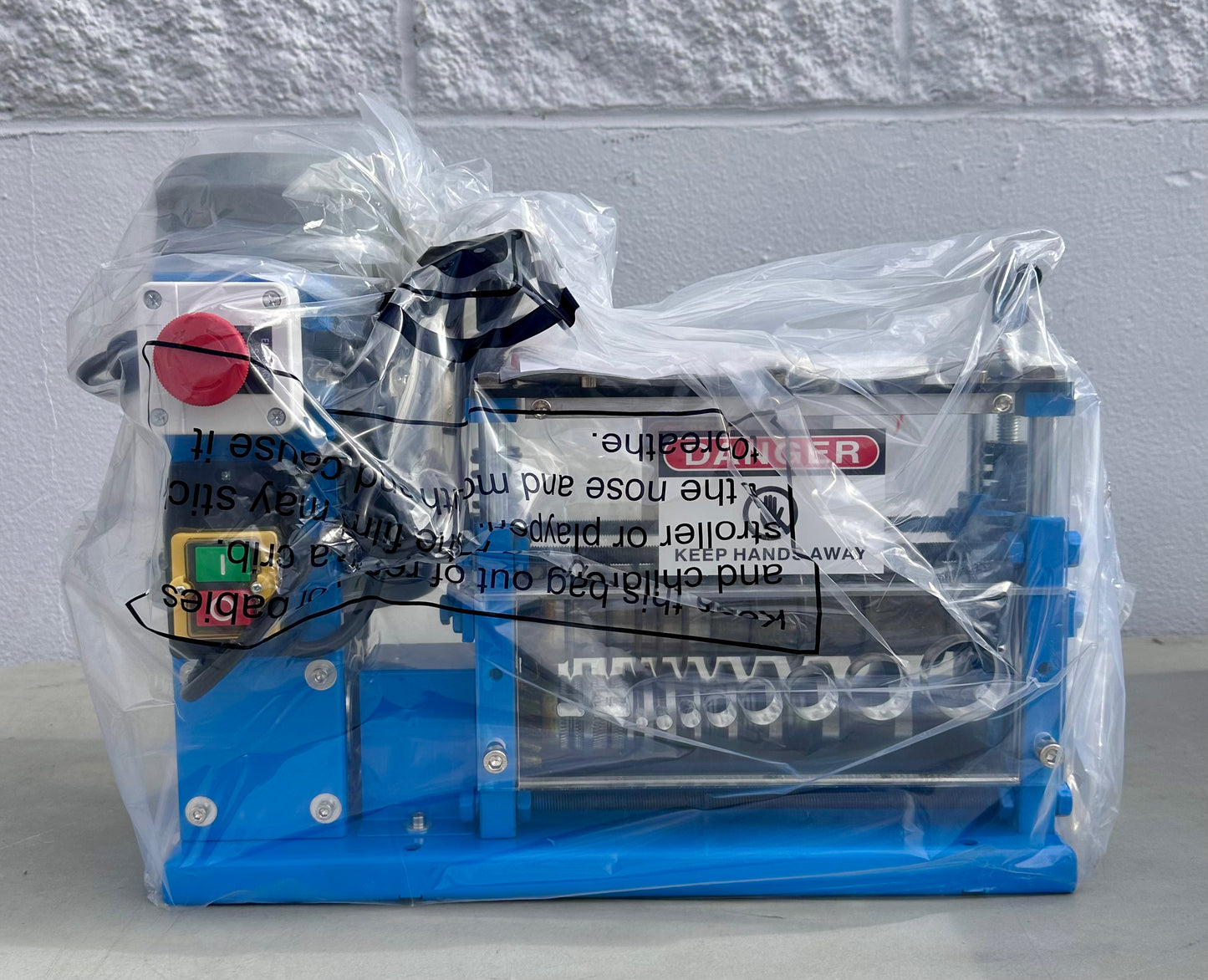 VEVOR Electric Wire Stripping Machine, 370W 0.06" - 1.5" Automatic Motorized Cable Stripper w/ 75 Feet/Minute Speed, 11 Channels 10 Blades Strip Machinery, Scrap Handling Tool for Recycling Copper (G903)