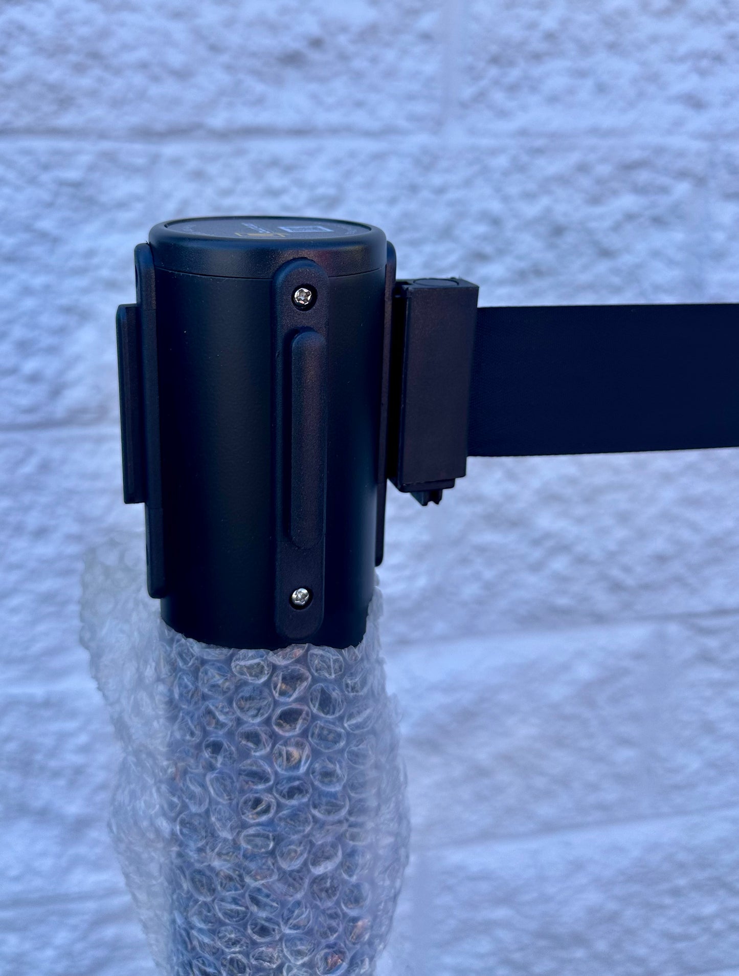 QueueMaster 550 Retractable belt barrier (R920)