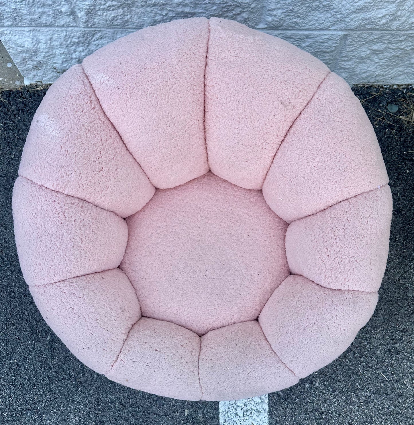 kids’ plush seashell accent chair with teddy/bouclé-style upholstery
