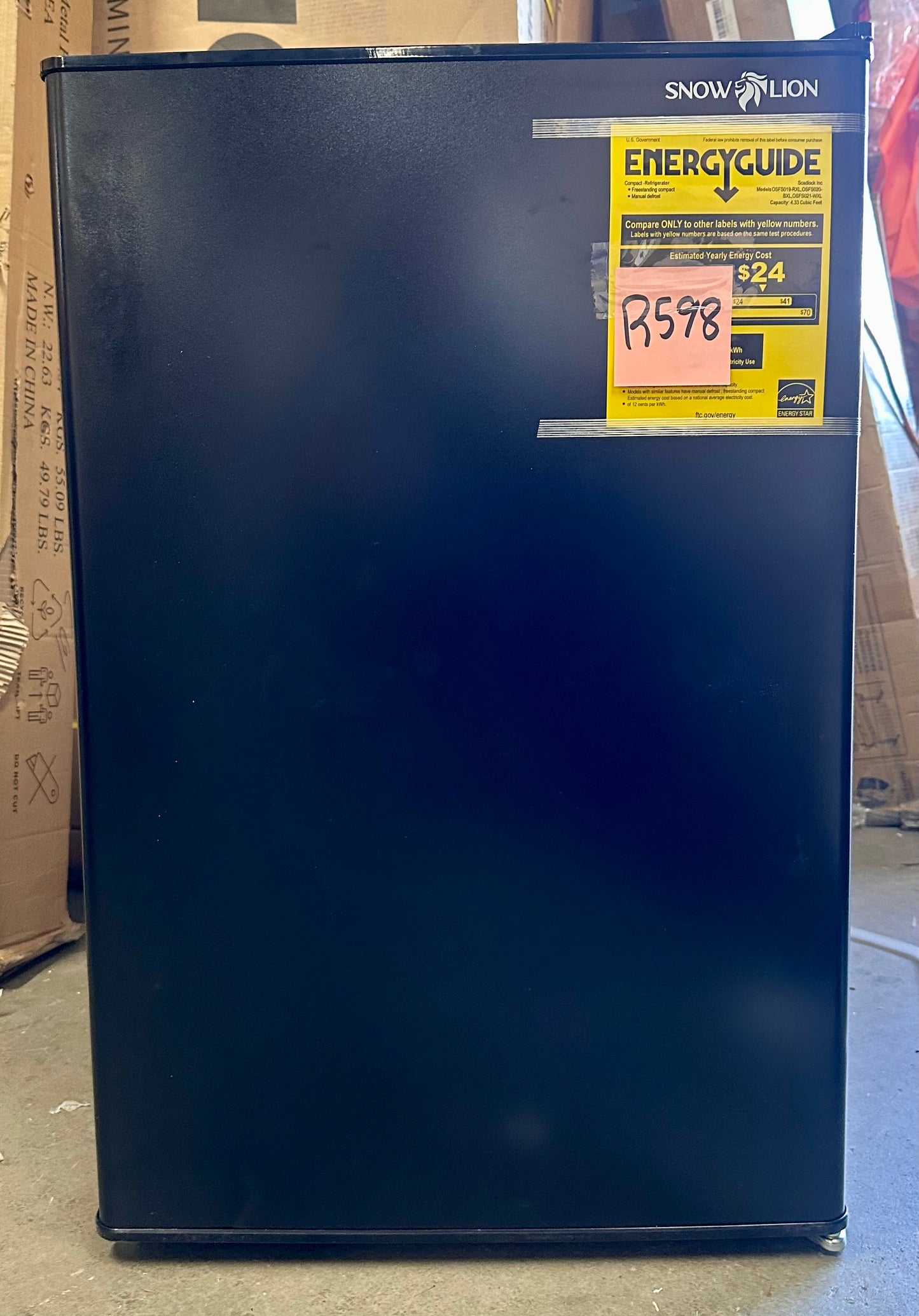 Beverage Cooler & Mini Fridge, 4.3 Cu.ft./ 122L with Reversible Solid Door, (R598)