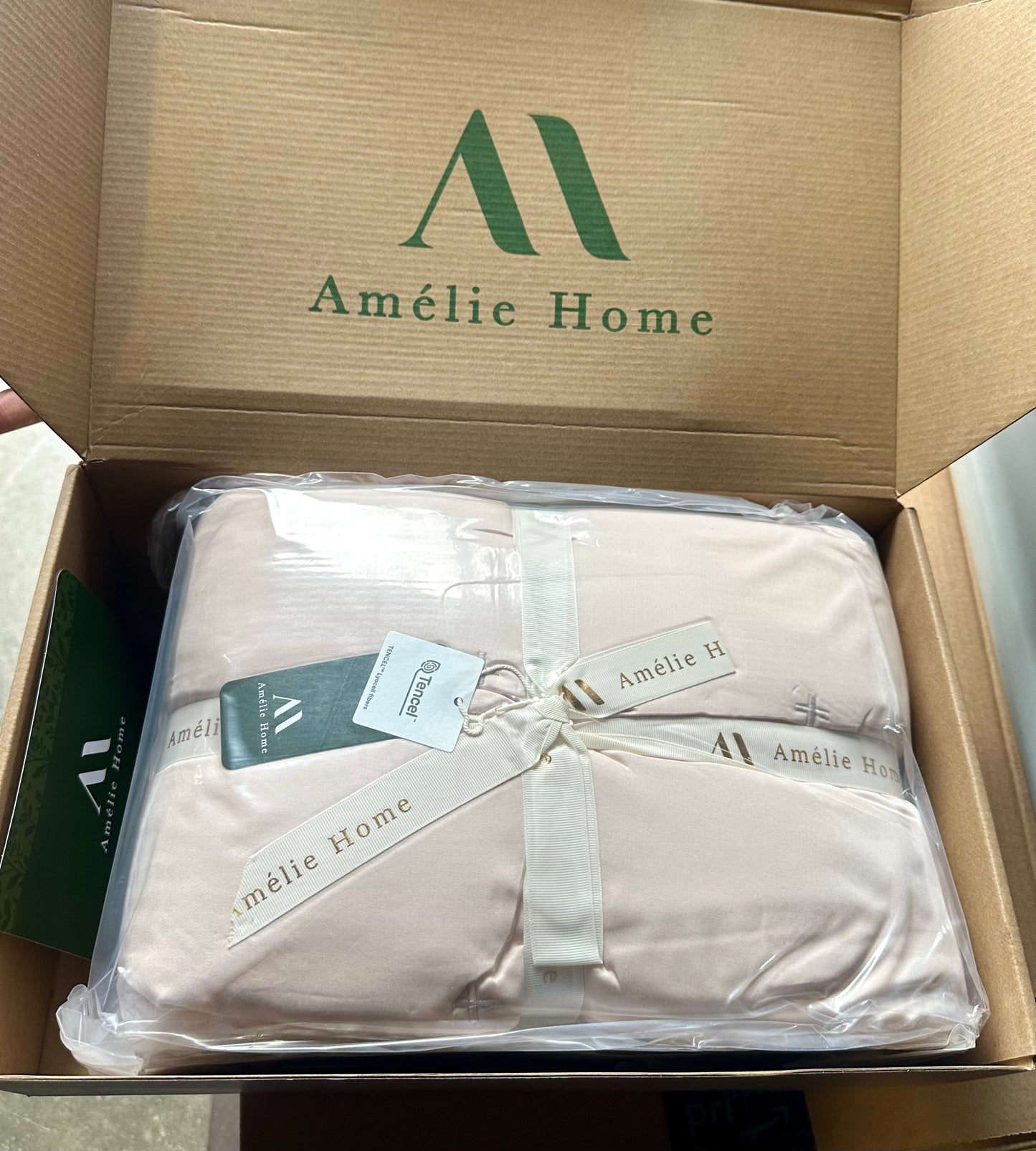Amélie Home Cooling Comforter with Natural Tencel™ Lyocell, Cooling Blanket for Hot Sleepers, Night Sweats & Light Sleepers, Soft & Breathable Lightweight Summer Blanket, Q-Max 0.45, King, Pink