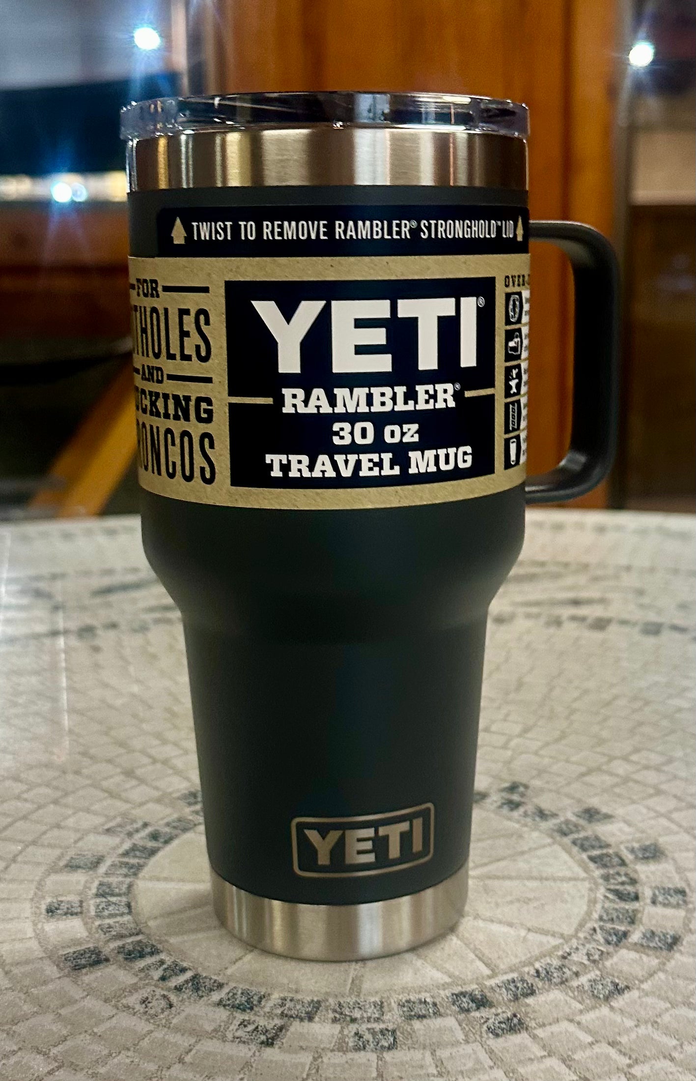 YETI Rambler 30 oz Travel Mug, Stainless Steel, Vacuum Insulated with Stronghold Lid, Charcoal