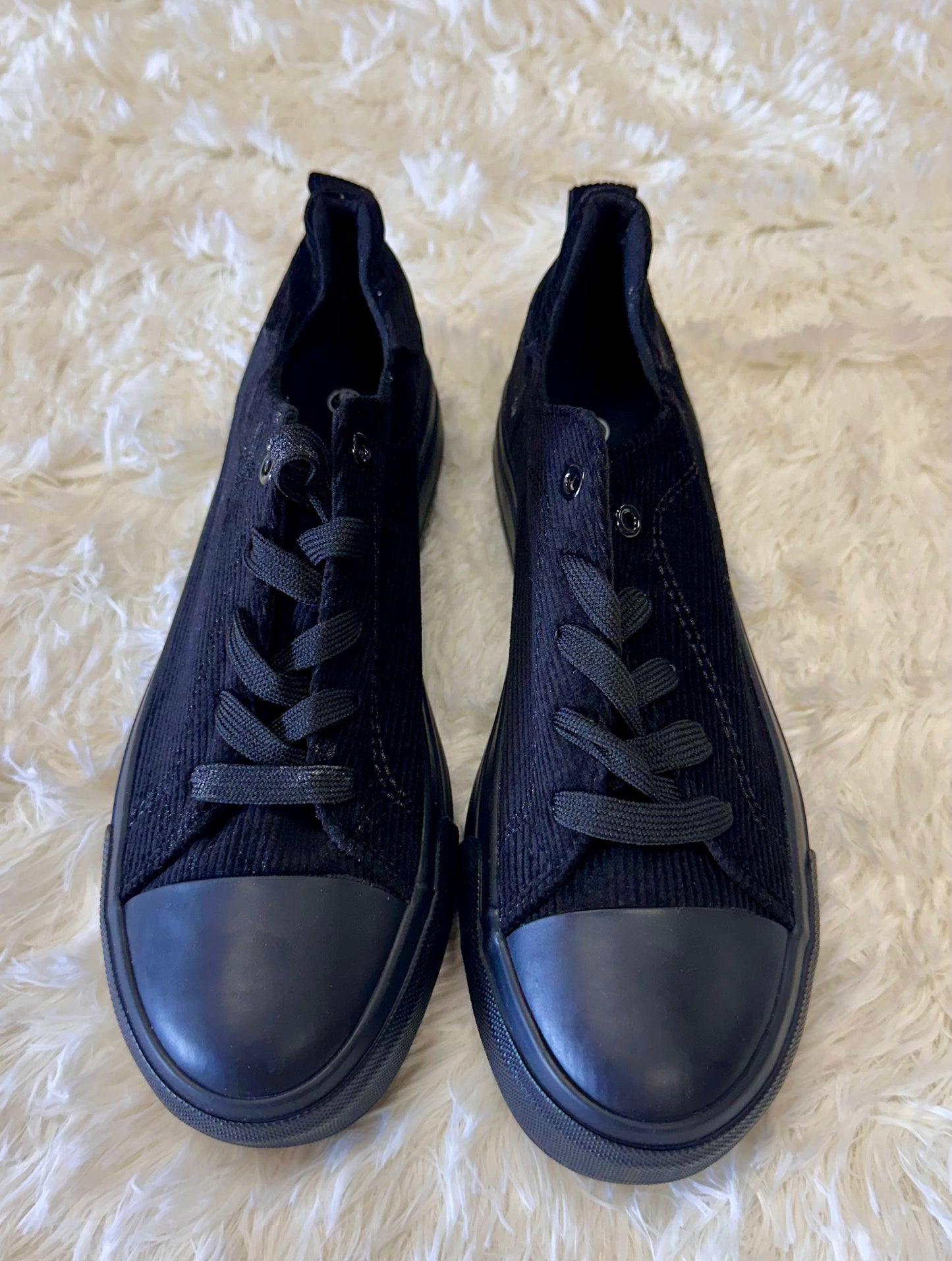 Adokoo Women's Platform Sneakers, Black Low Top Lace Up Casual Fashion Walking Shoes (Size 8)